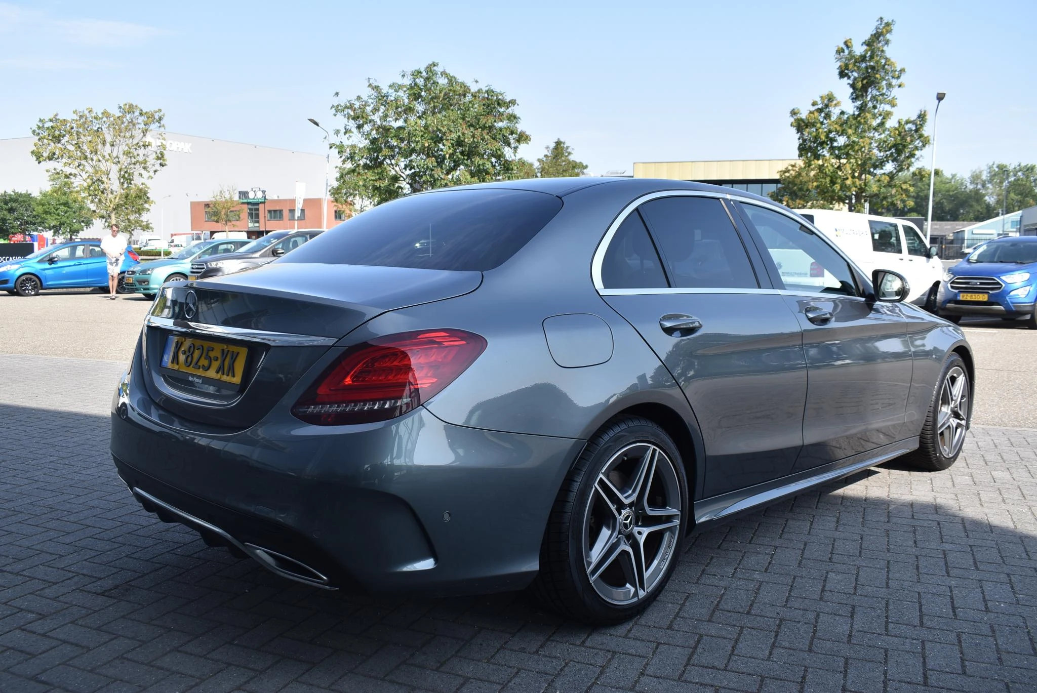 Mercedes-Benz-C-Klasse-image-5