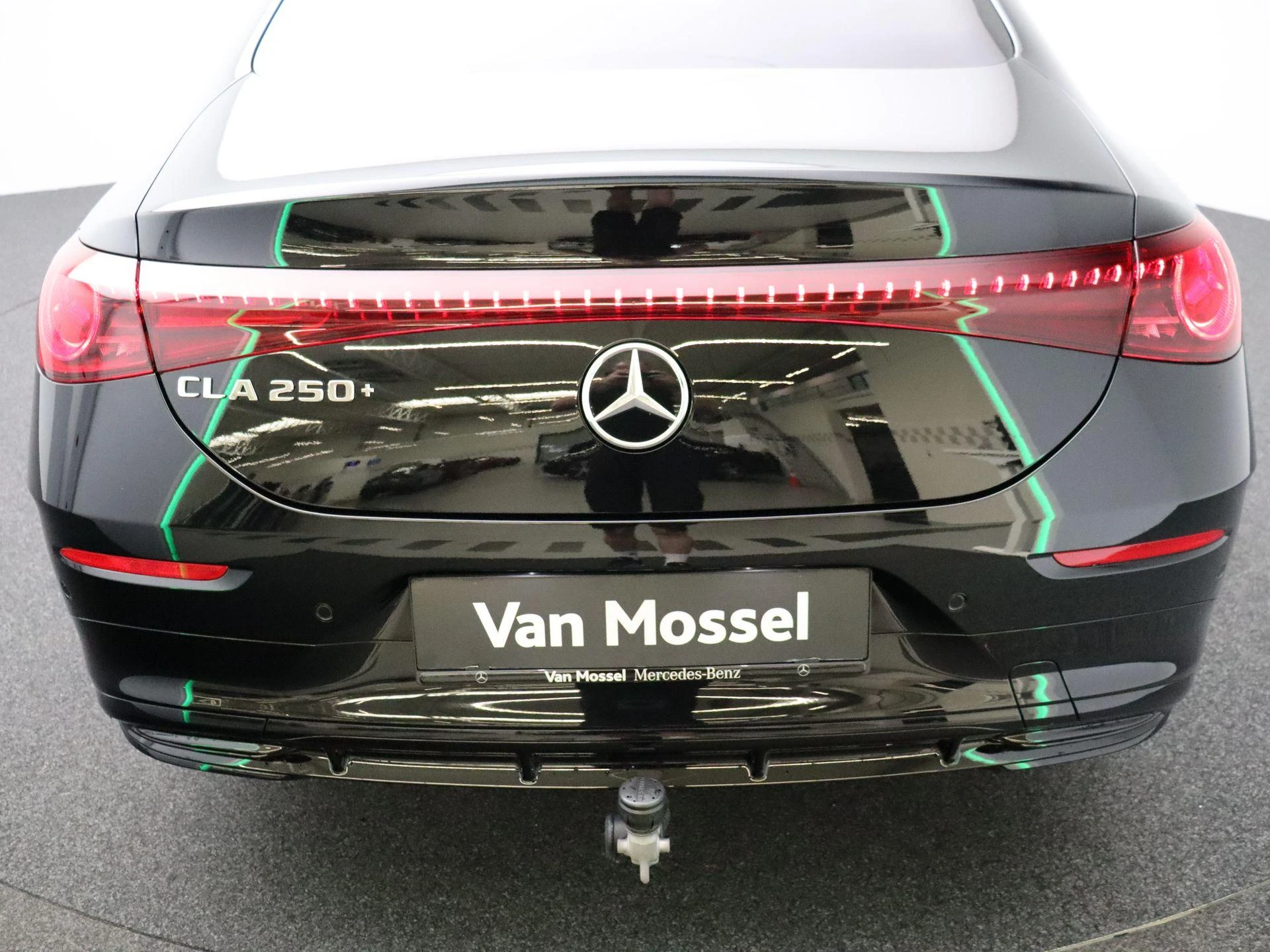 Mercedes-Benz-CLA-image-24