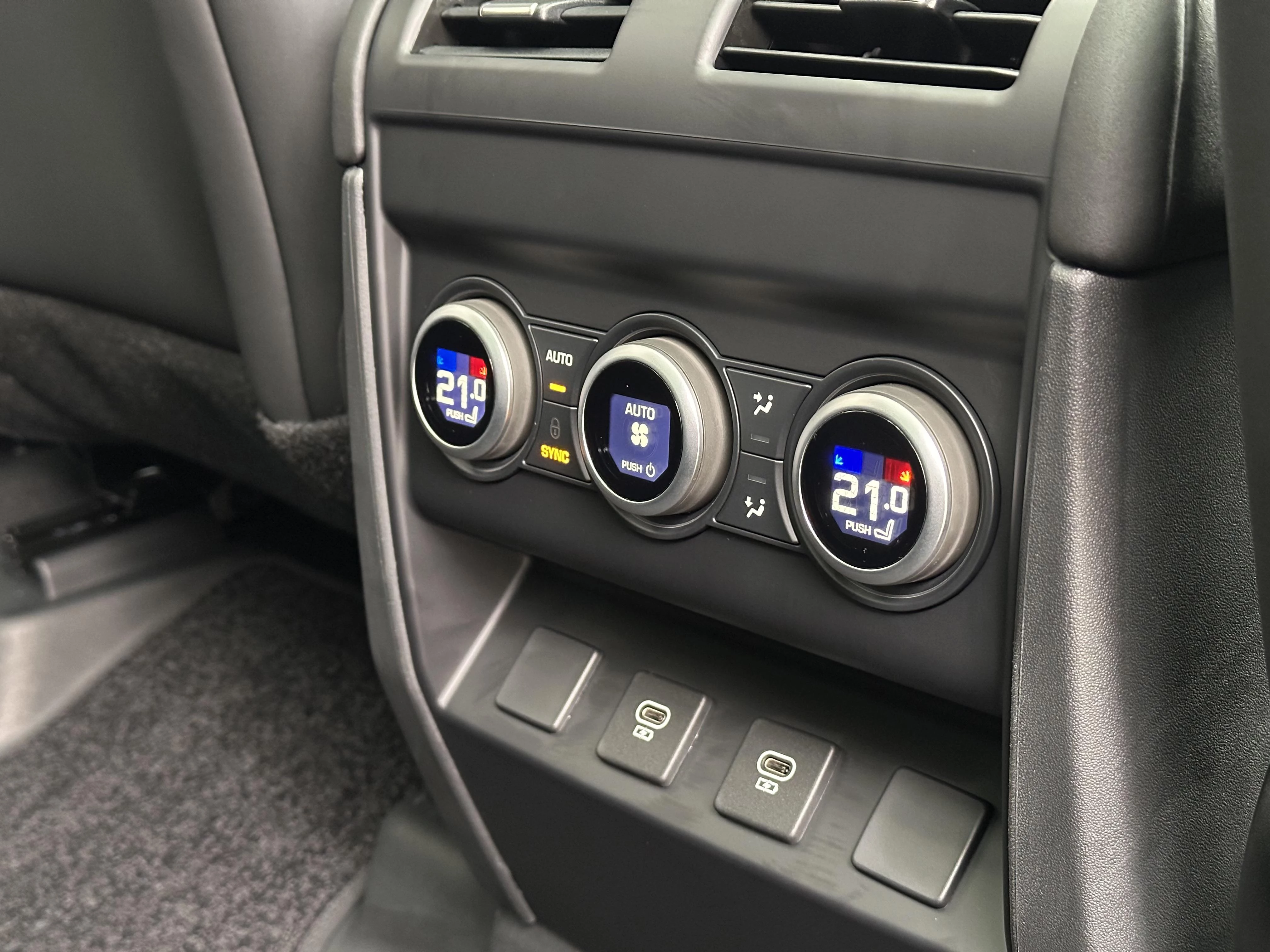 Land Rover-Defender-image-25