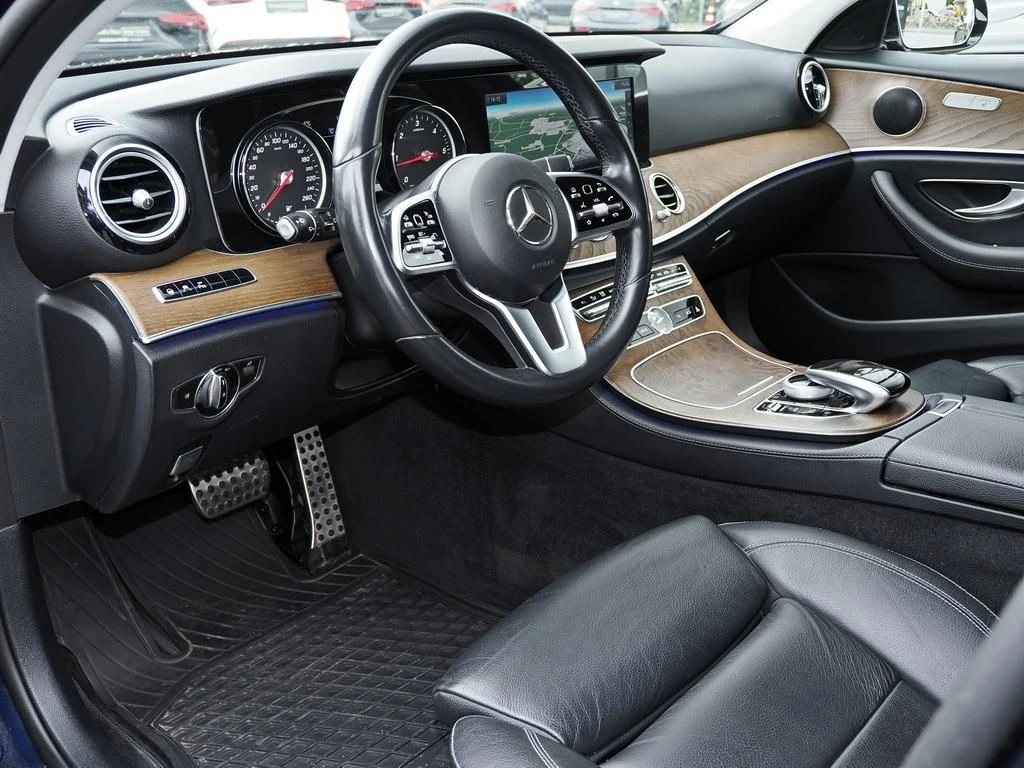 Mercedes-Benz-E-Klasse 220-image-7