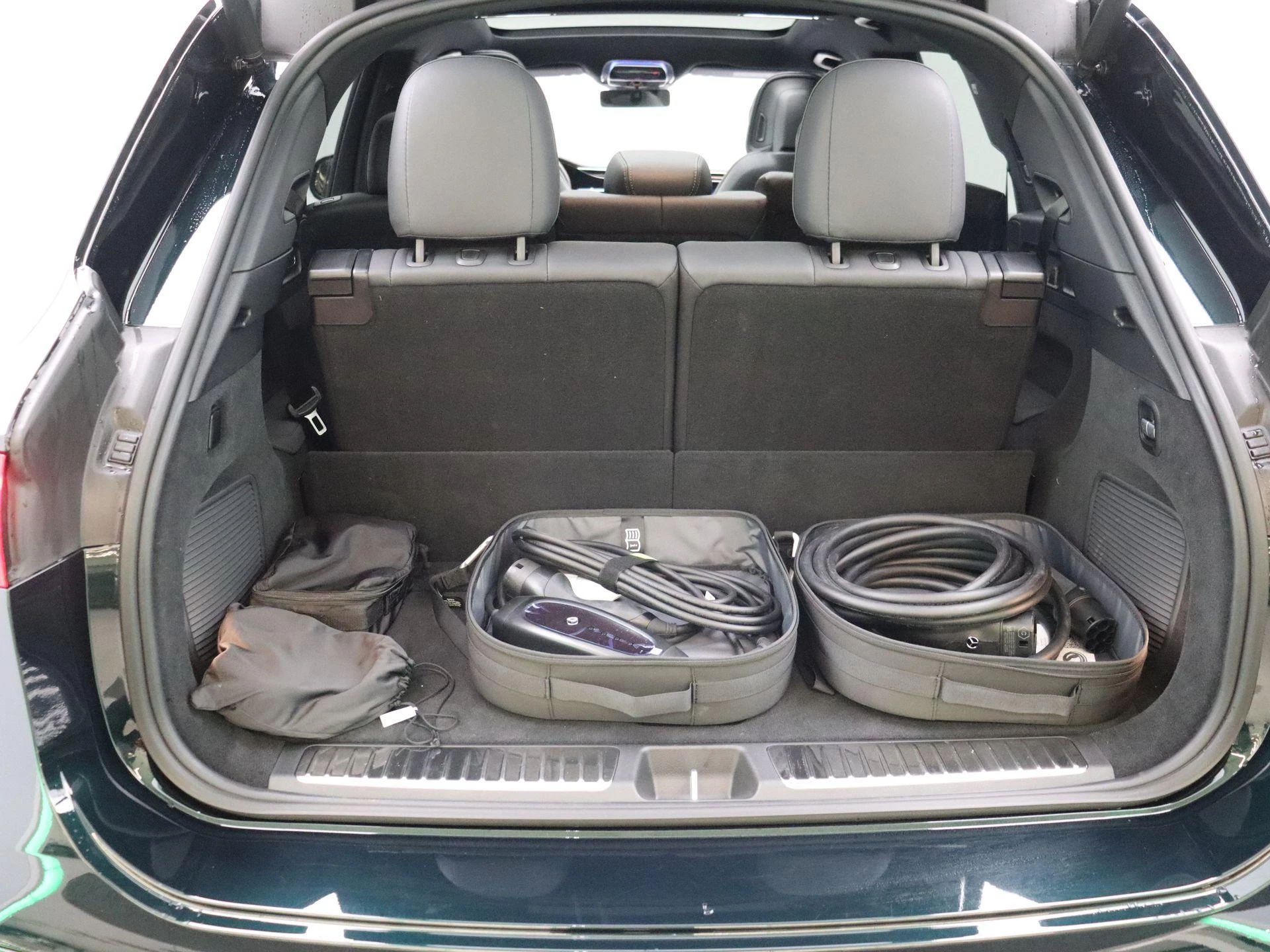 Mercedes-Benz-EQS-image-23