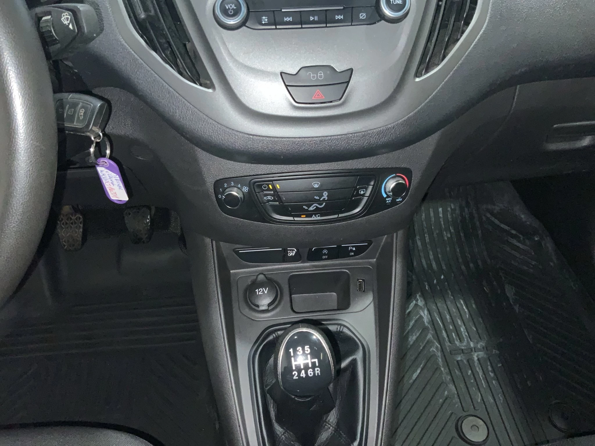 Ford-Transit Courier-image-12