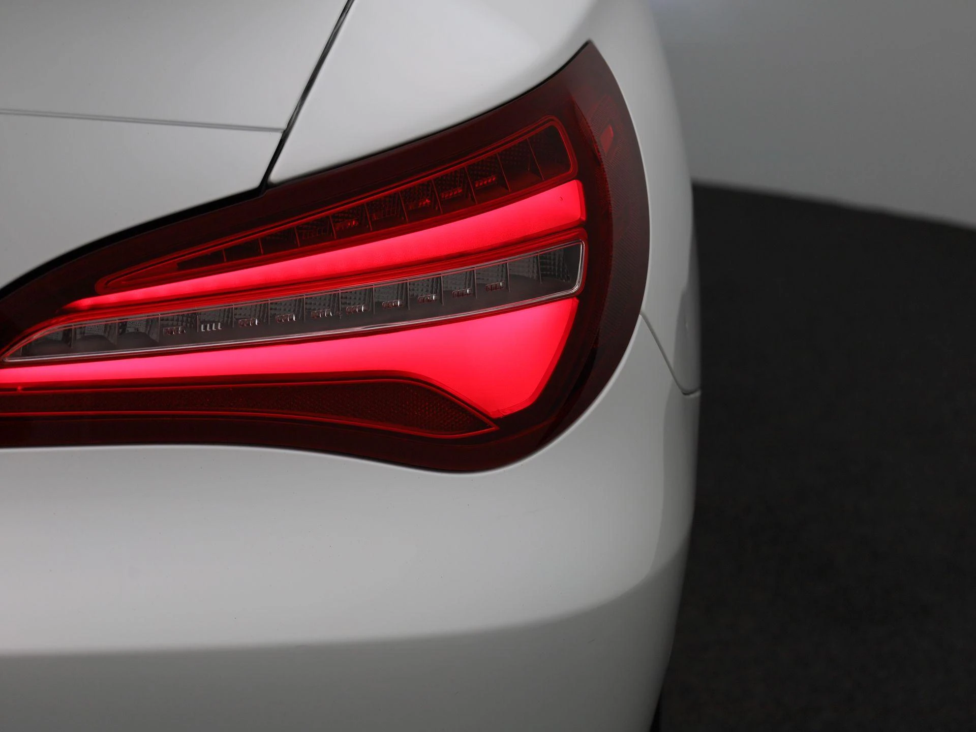 Mercedes-Benz-CLA-image-40