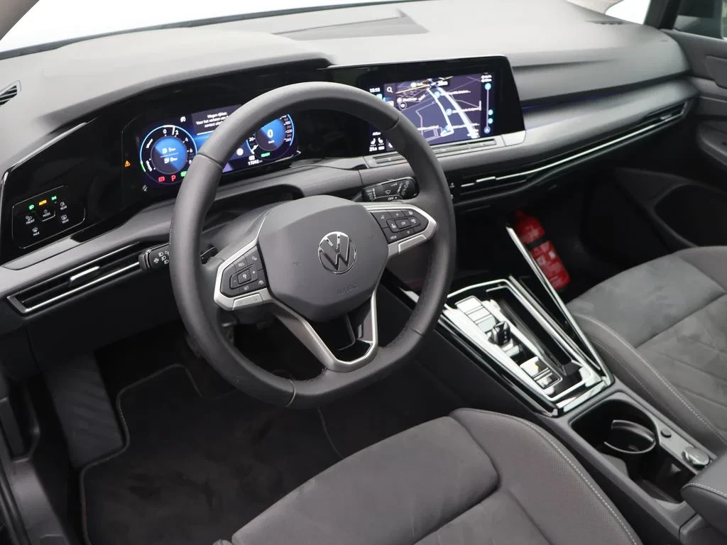 Volkswagen-Golf-image-19