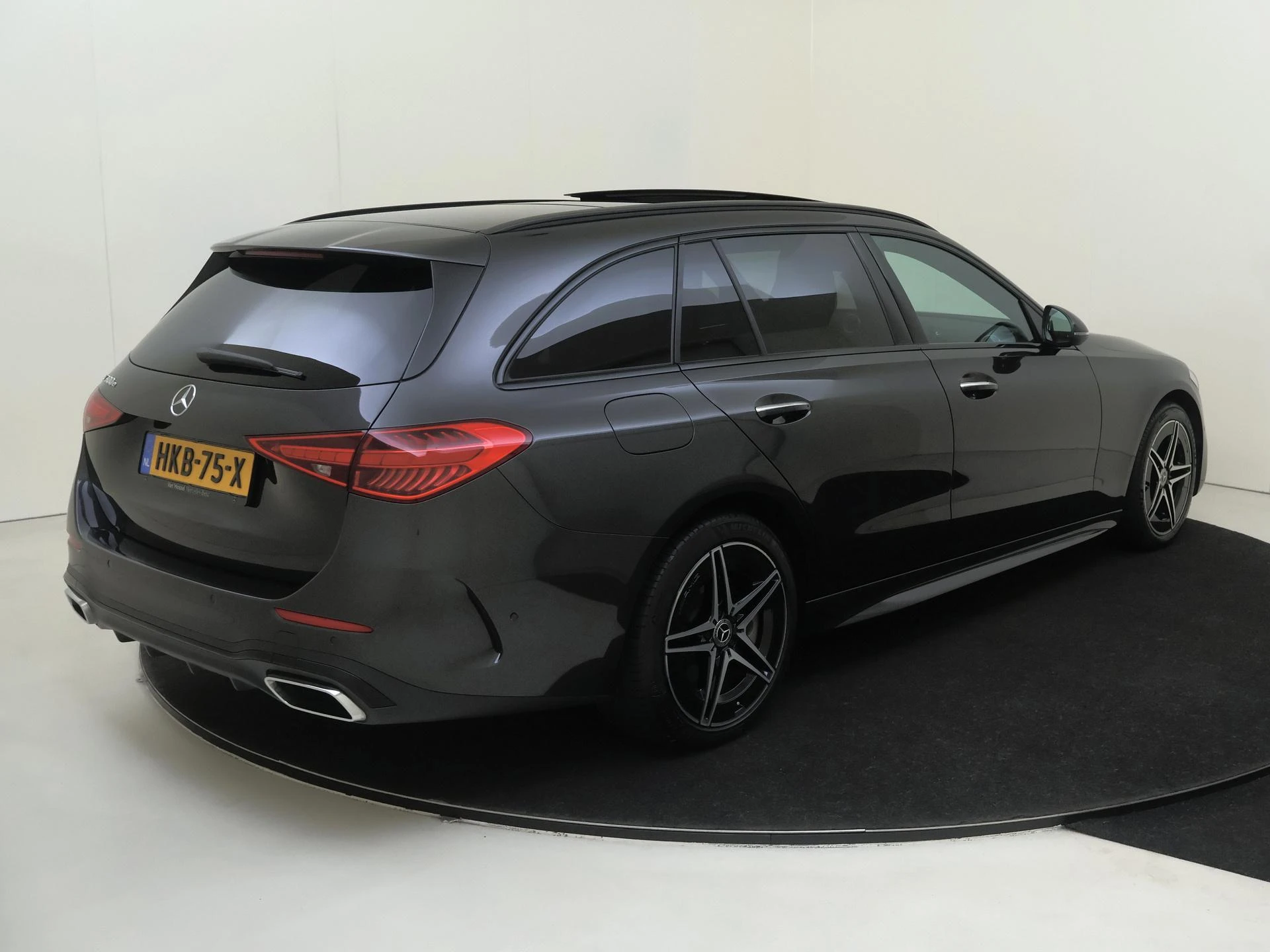 Mercedes-Benz-C-Klasse-image-3