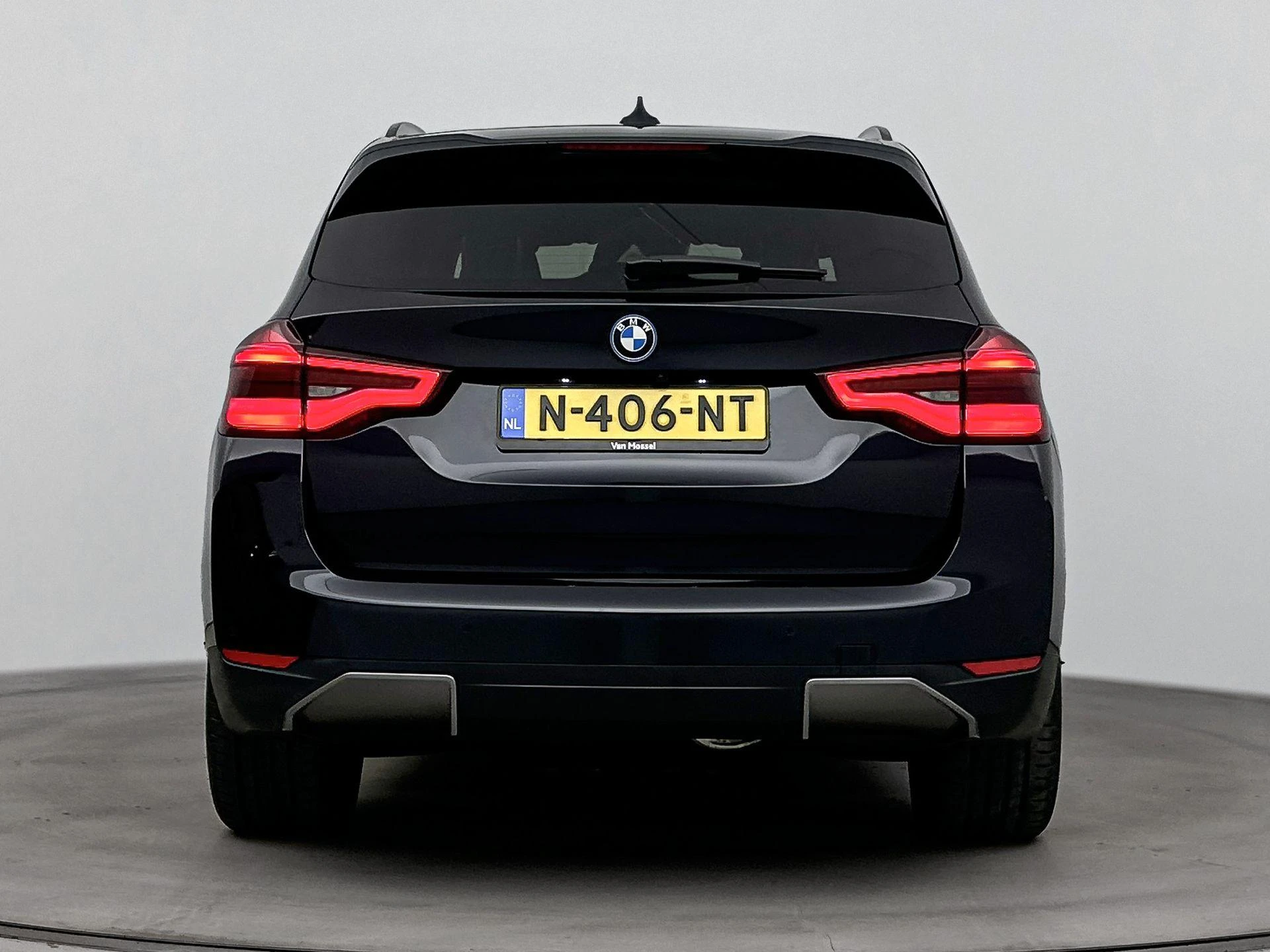 BMW-iX3-image-2