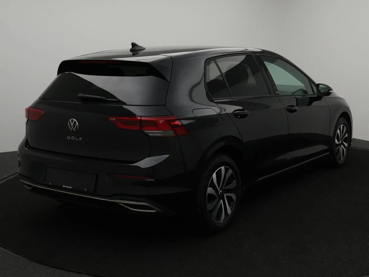 Volkswagen-Golf-image-25