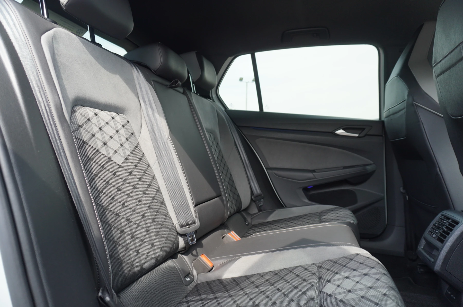 Volkswagen-Golf-image-12