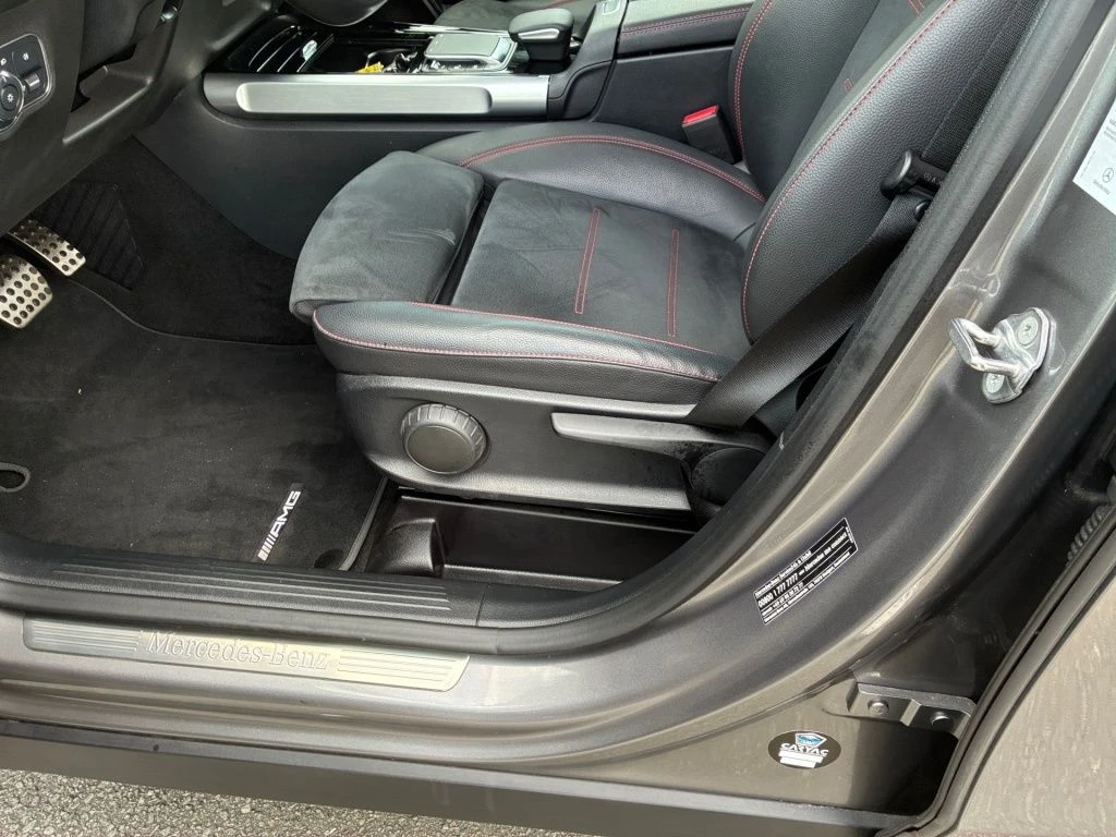 Mercedes-Benz-GLB 220 d-image-8