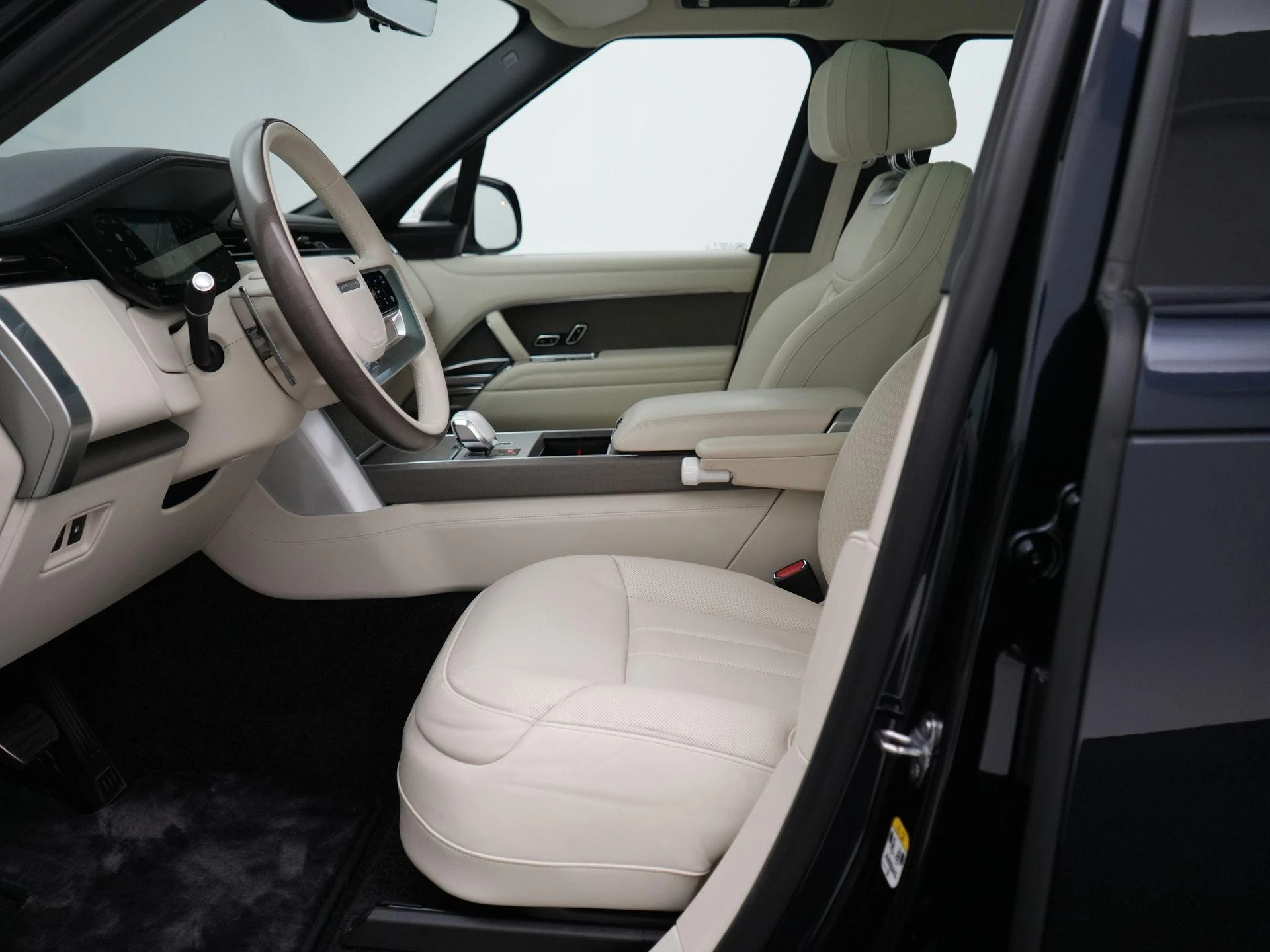 Land Rover-Range Rover-image-45