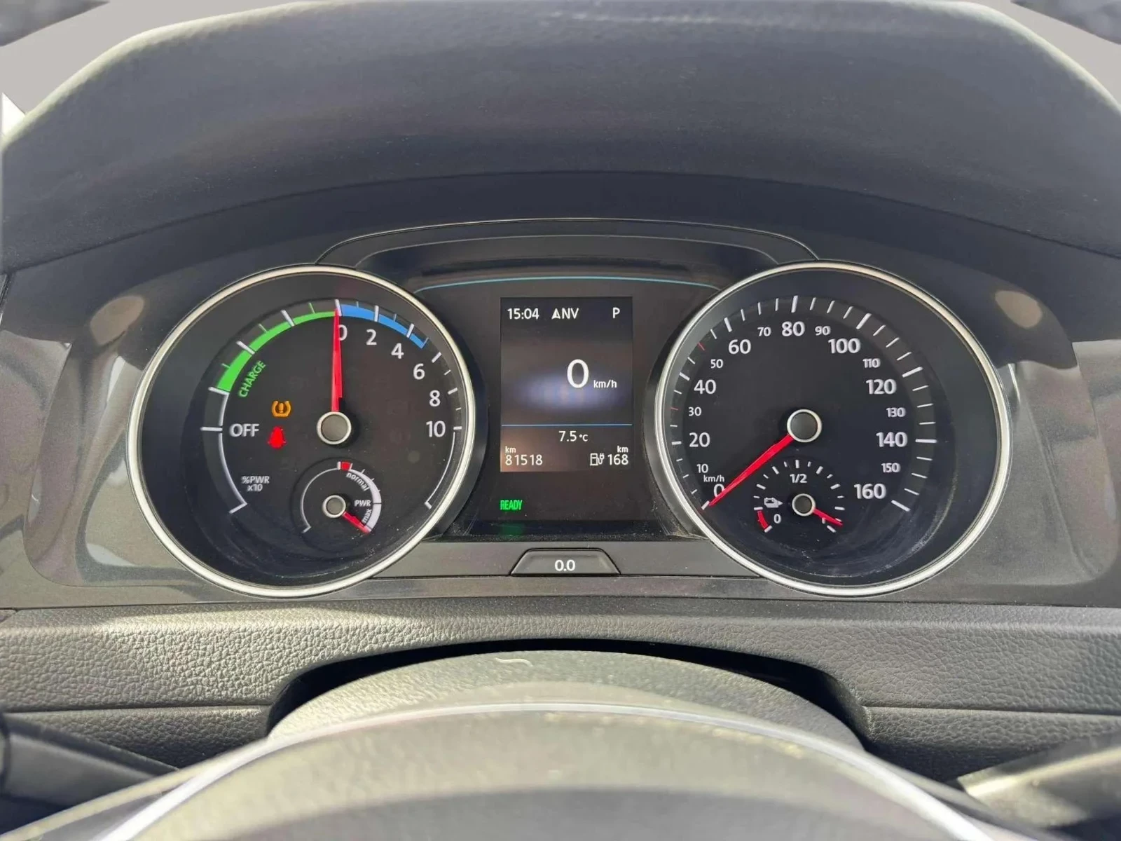 Volkswagen-e-Golf-image-19