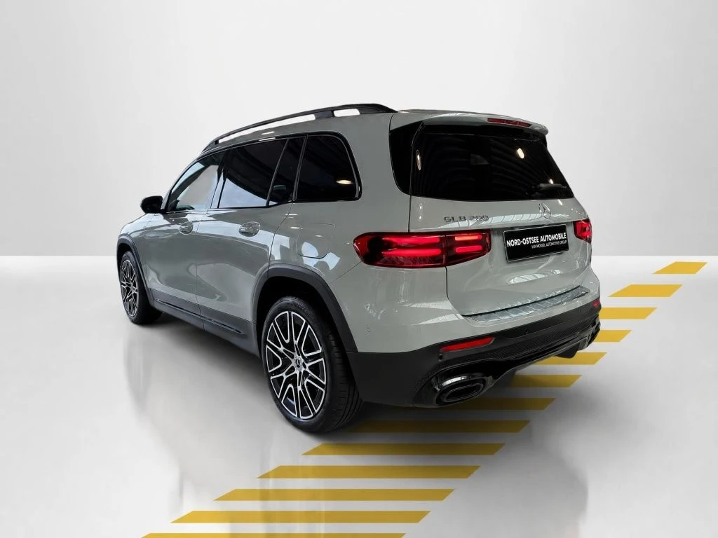 Mercedes-Benz-GLB 200-image-12