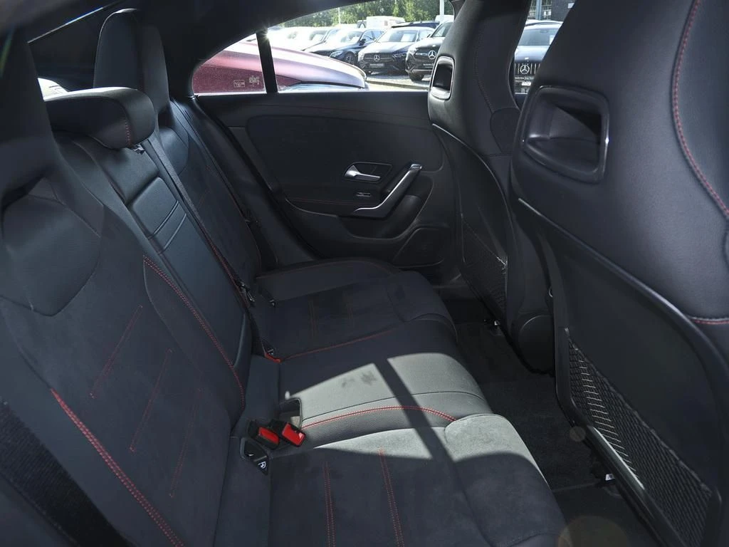 Mercedes-Benz-CLA 200-image-13
