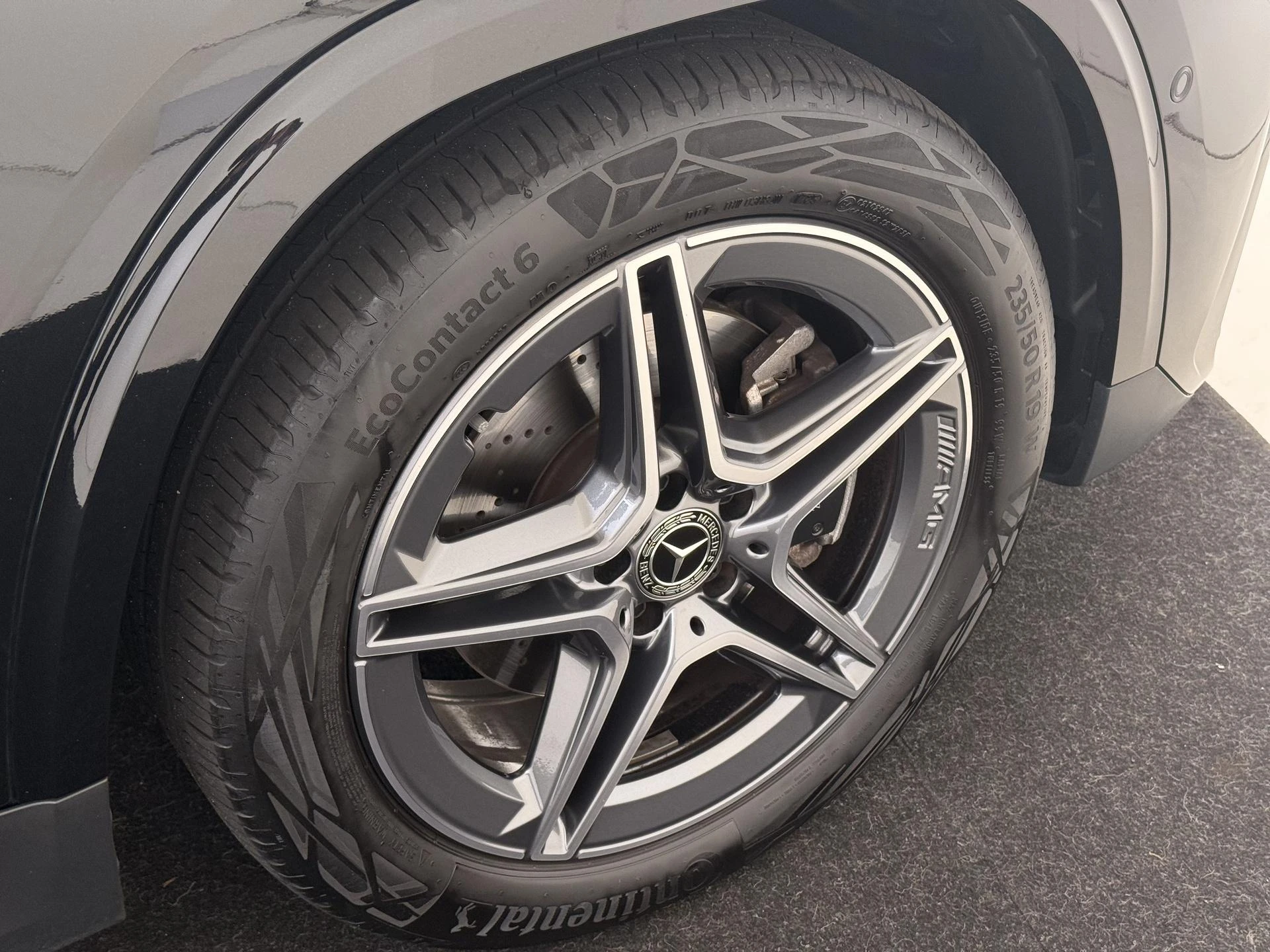 Mercedes-Benz-GLA-image-35