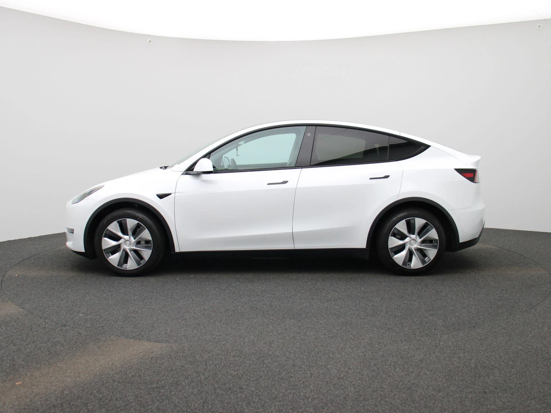 Tesla-Model Y-image-3