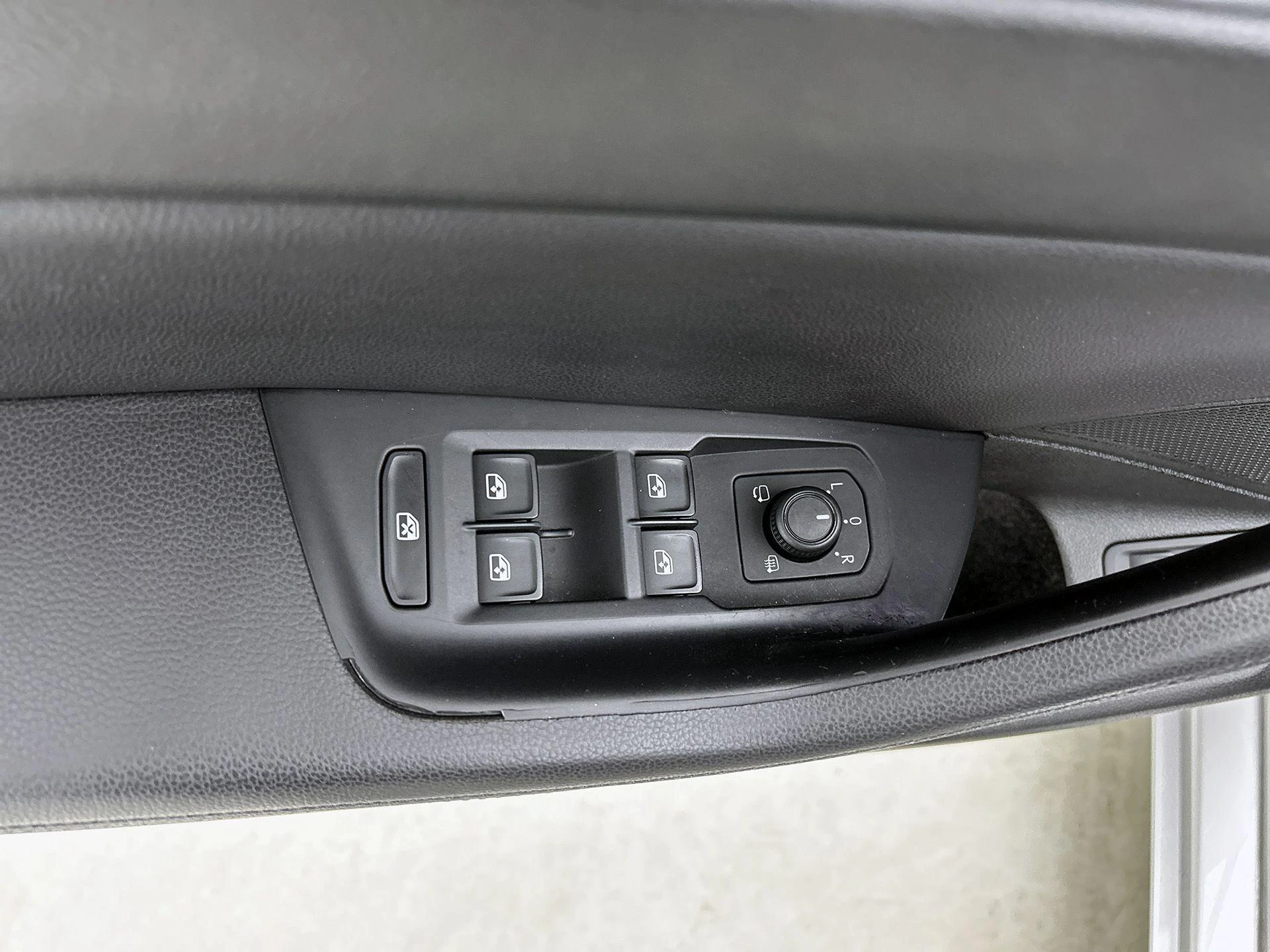 Volkswagen-Passat-image-32