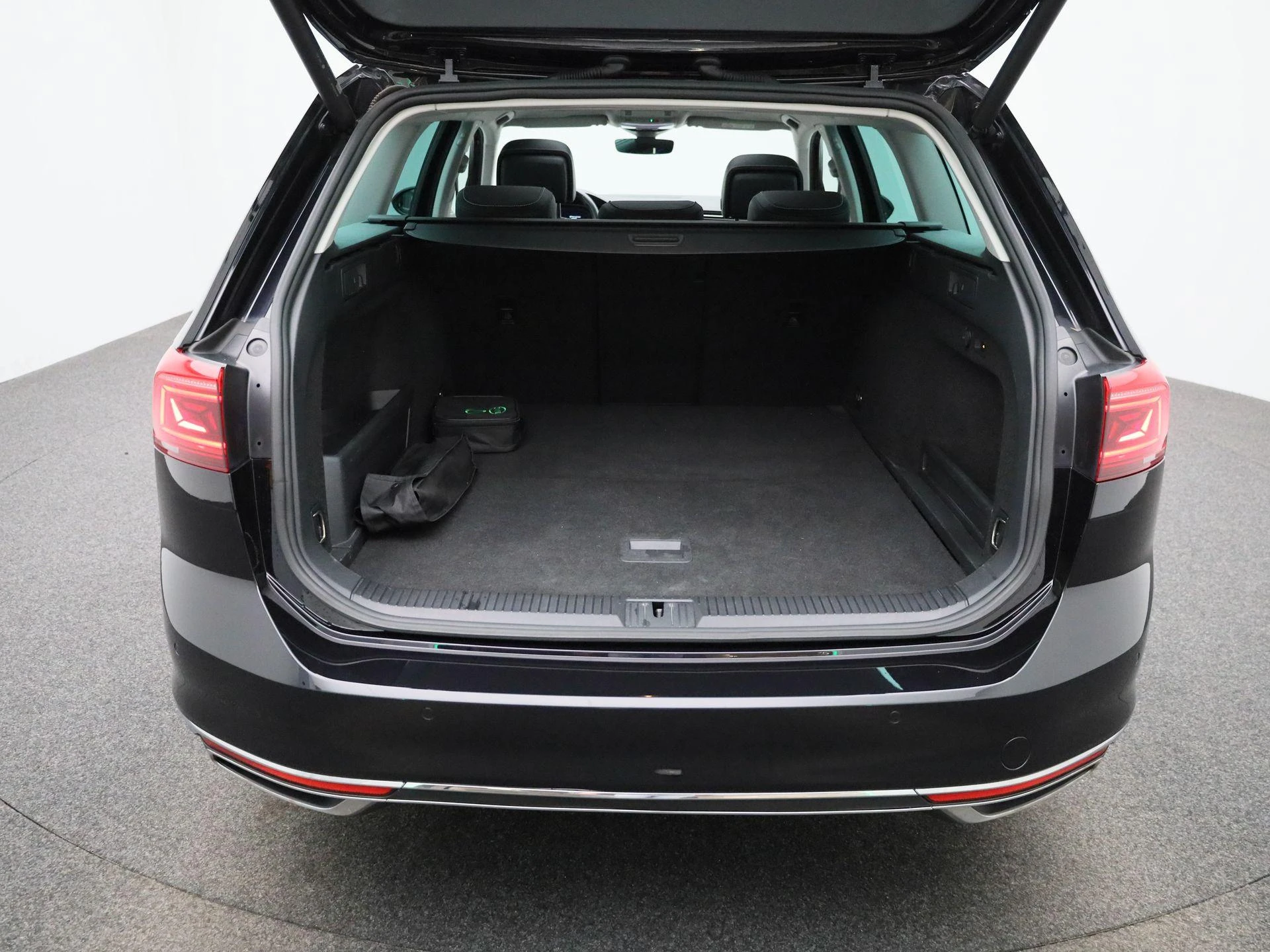 Volkswagen-Passat-image-12