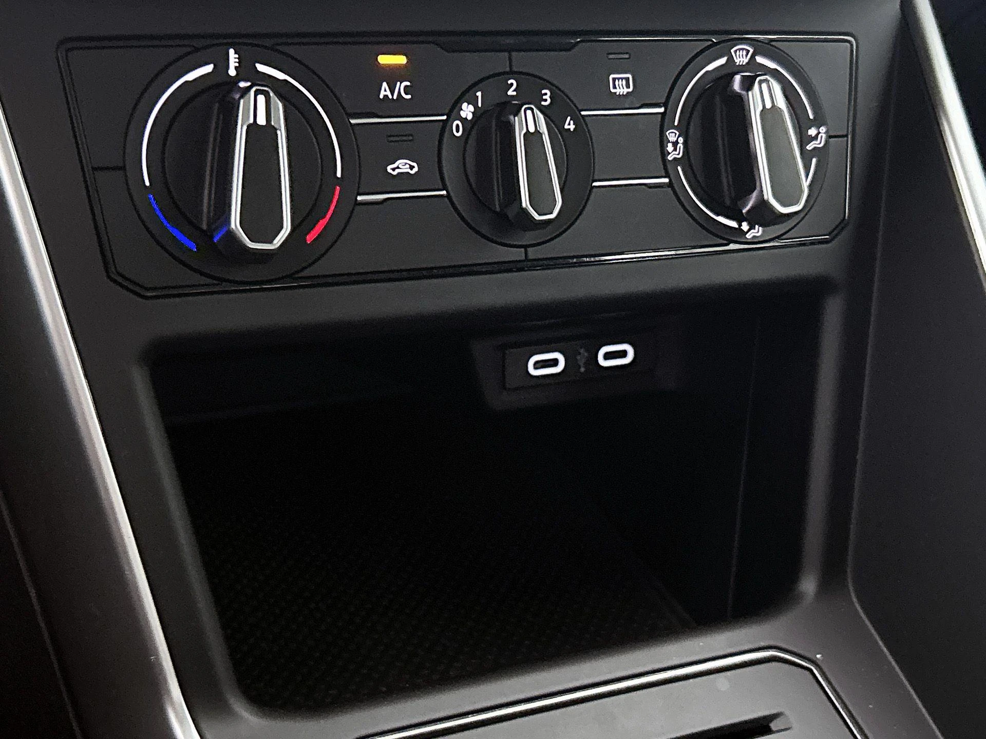 Volkswagen-Polo-image-23