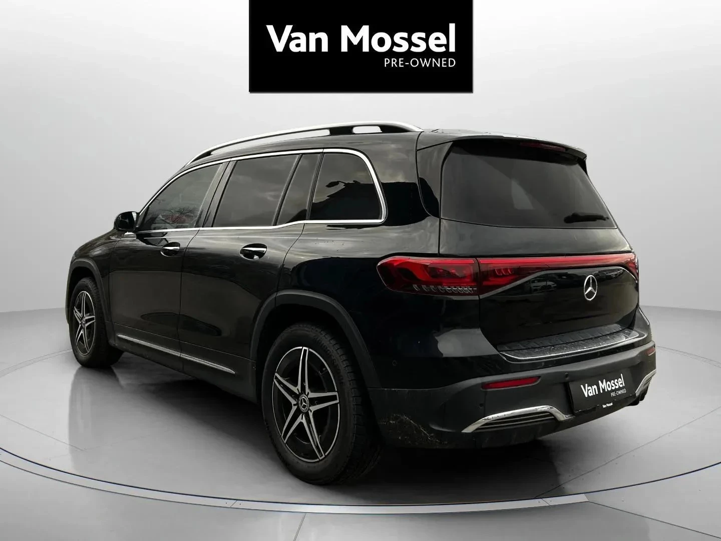 Mercedes-Benz-EQB-image-7