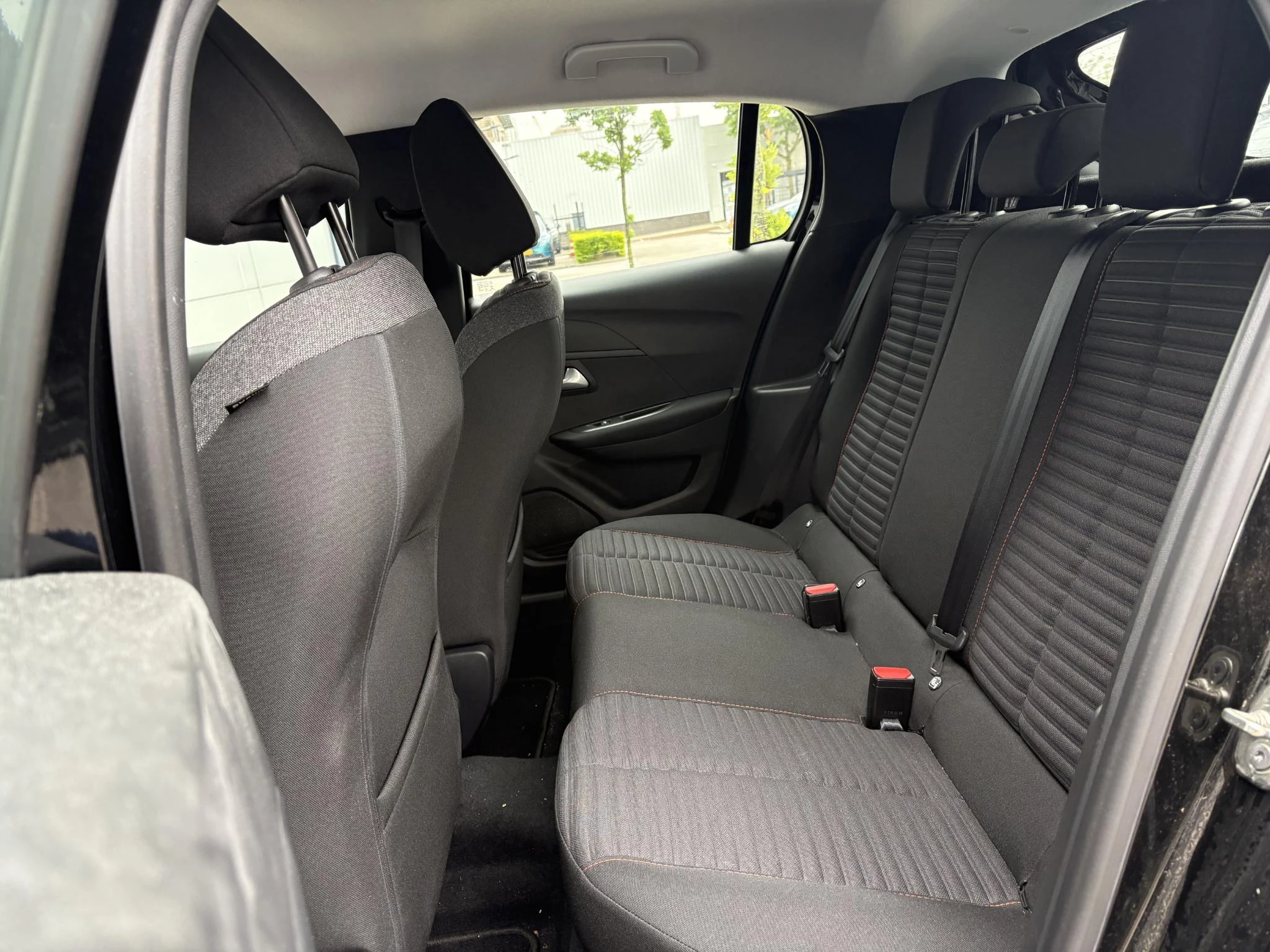 Peugeot-208-image-11