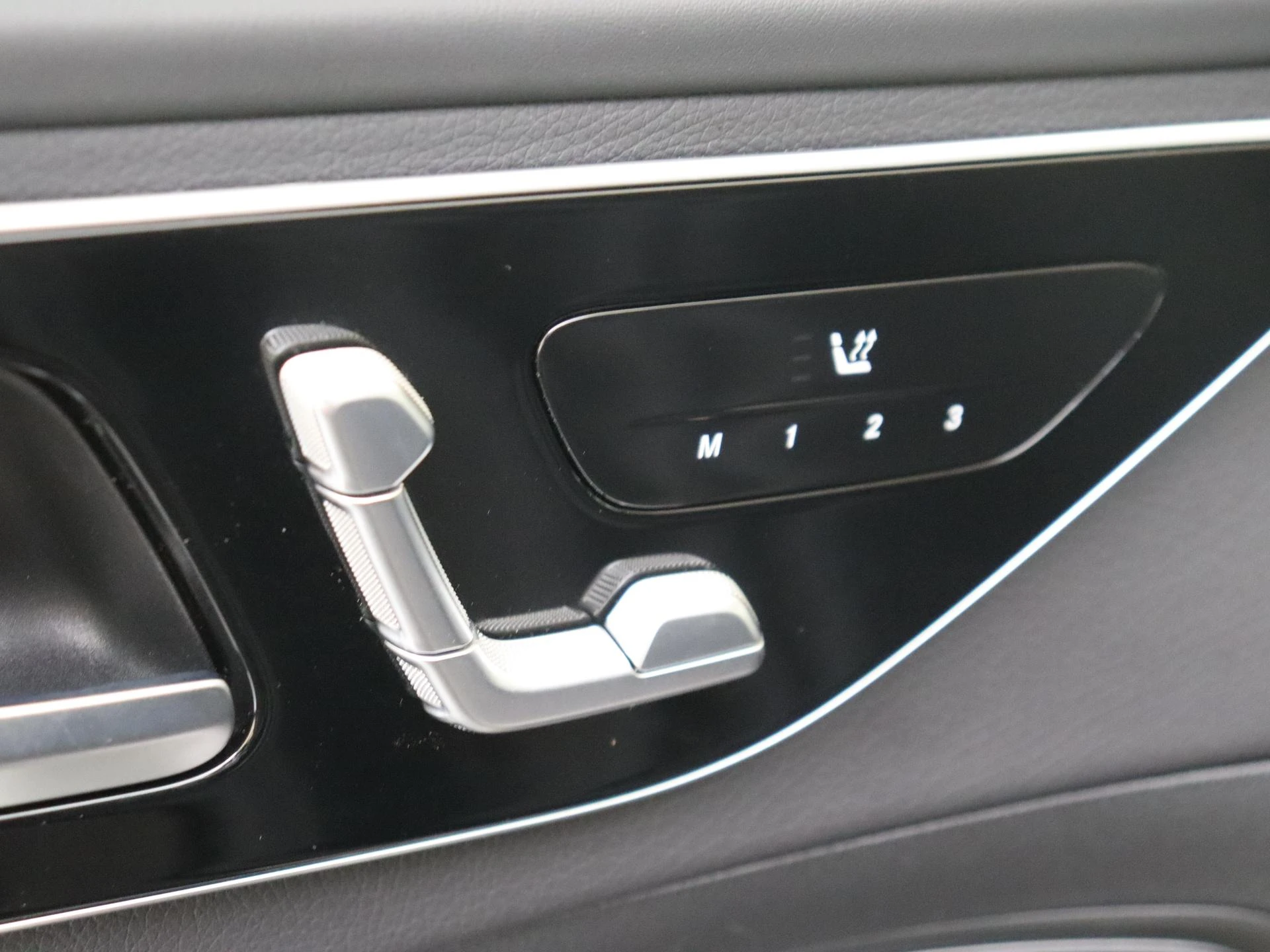 Mercedes-Benz-C-Klasse-image-24