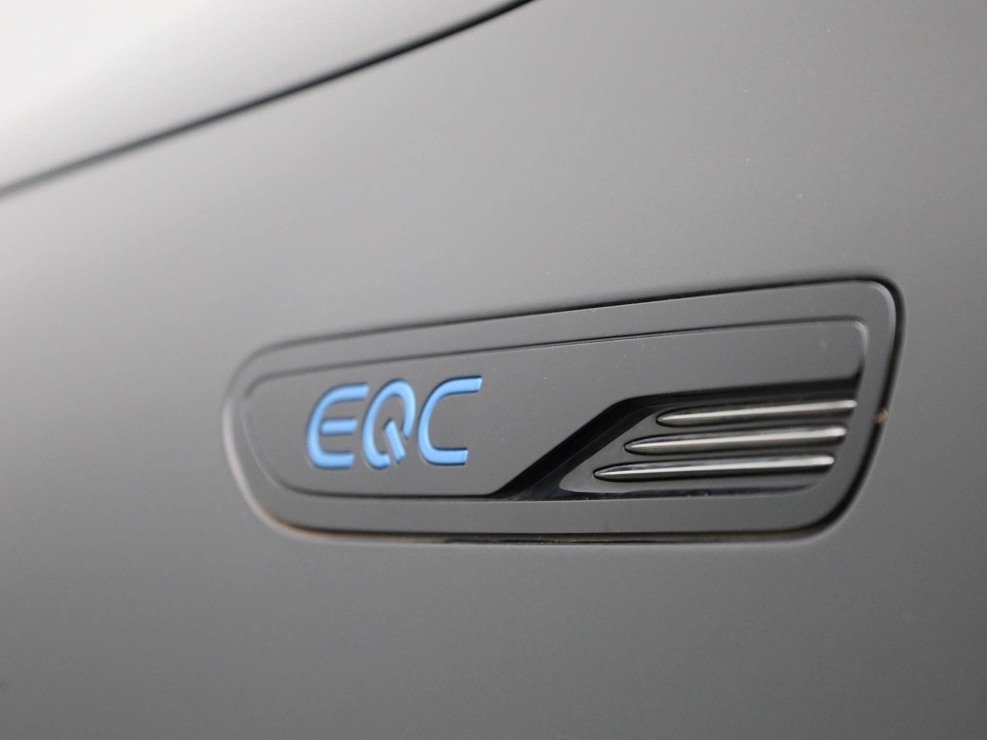 Mercedes-Benz-EQC-image-53