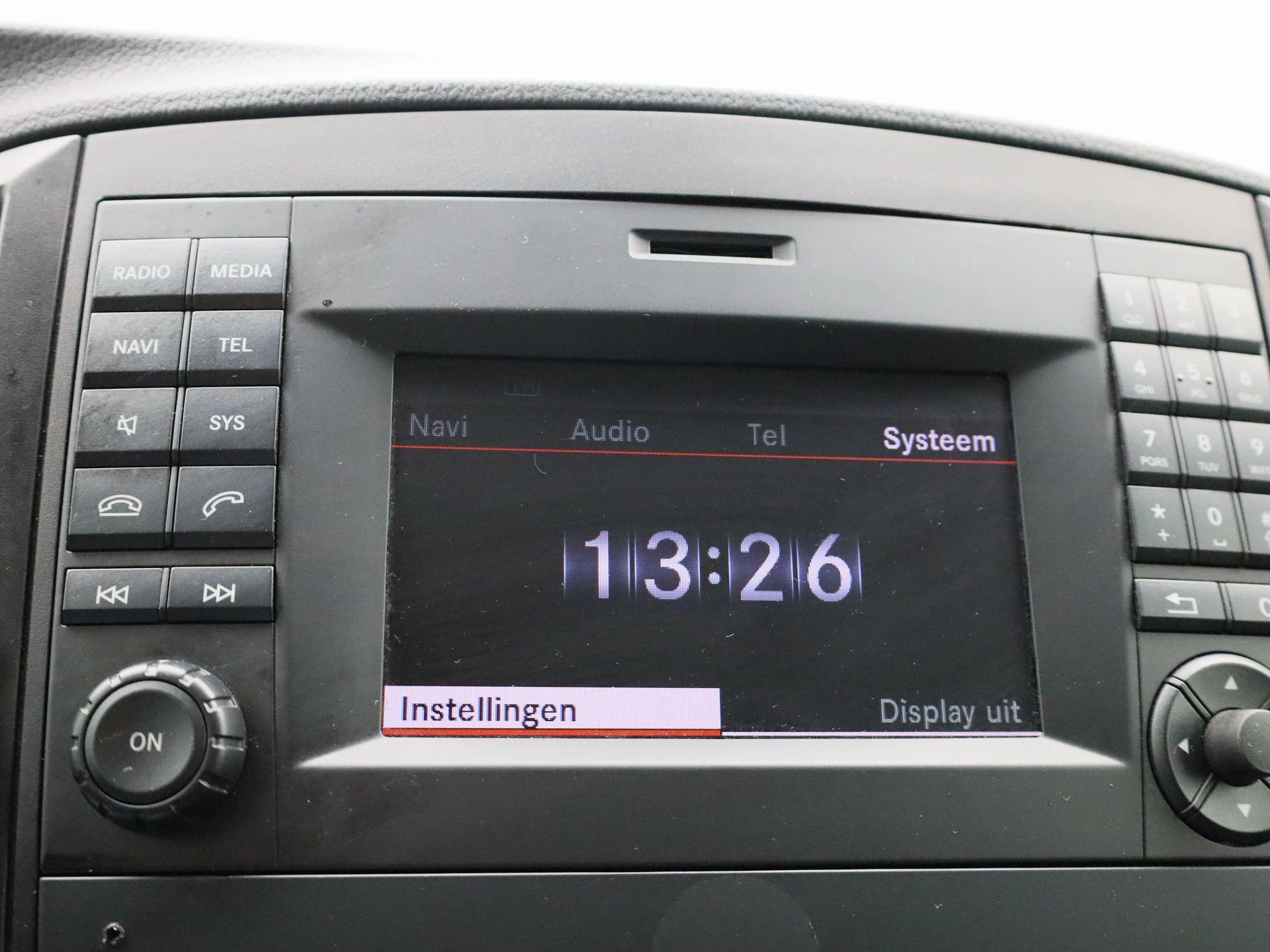 Mercedes-Benz-Vito-image-25