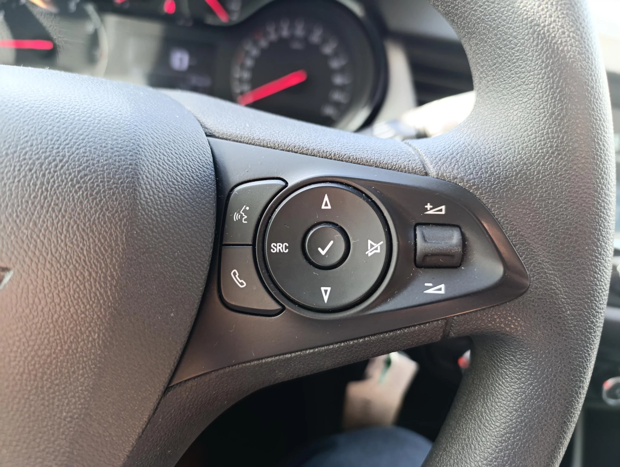 Opel-Crossland X-image-13