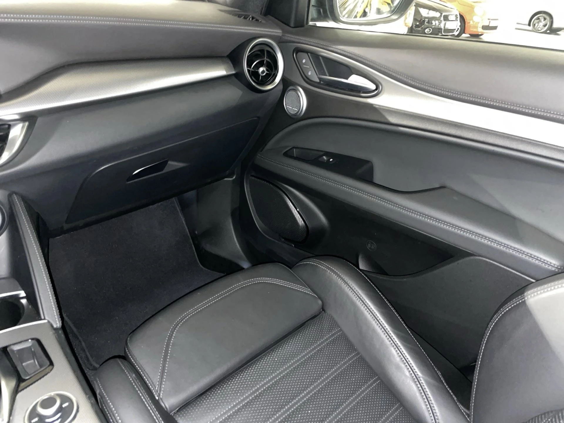 Alfa Romeo-Stelvio-image-8