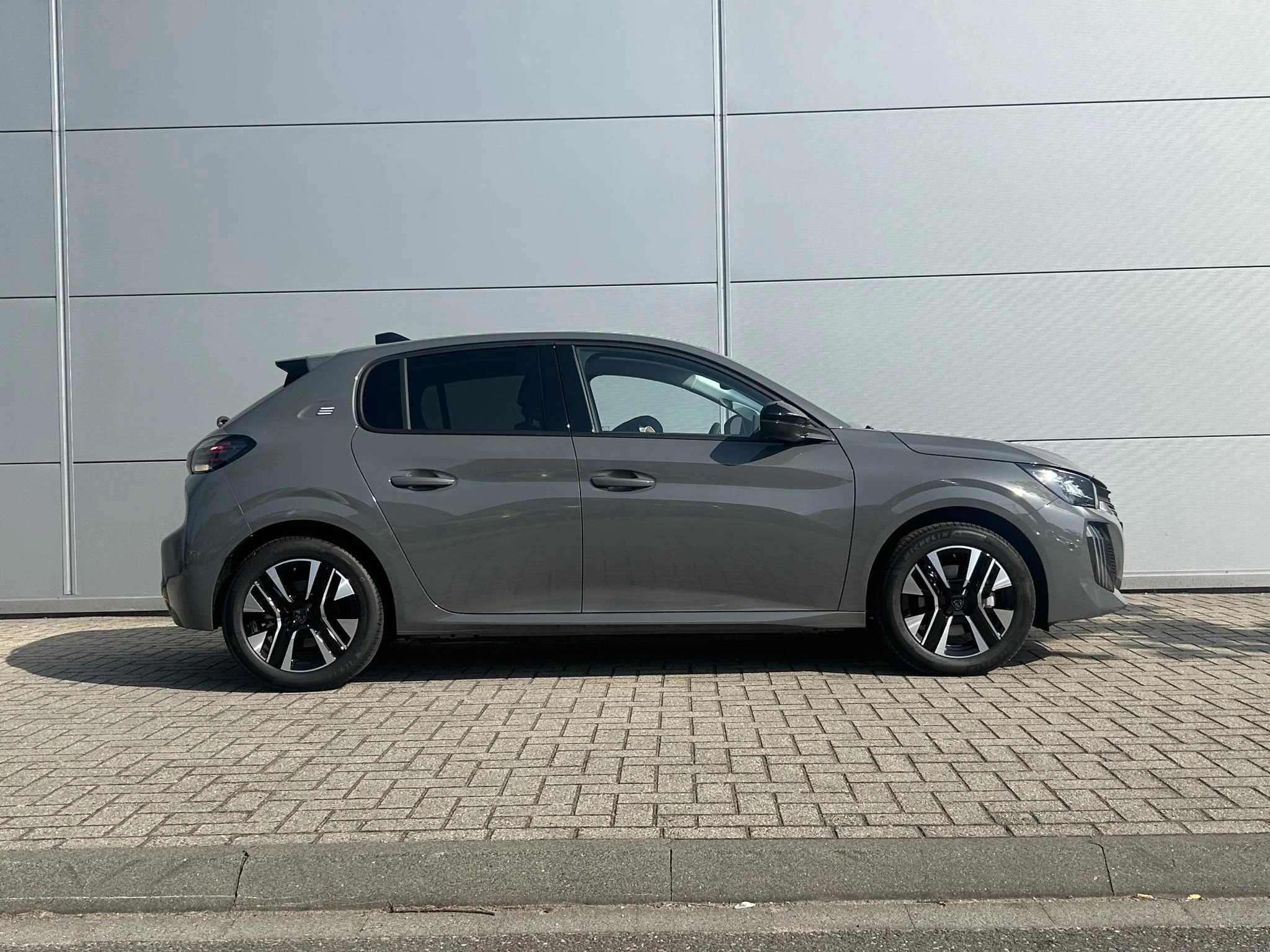 Peugeot-e-208-image-6
