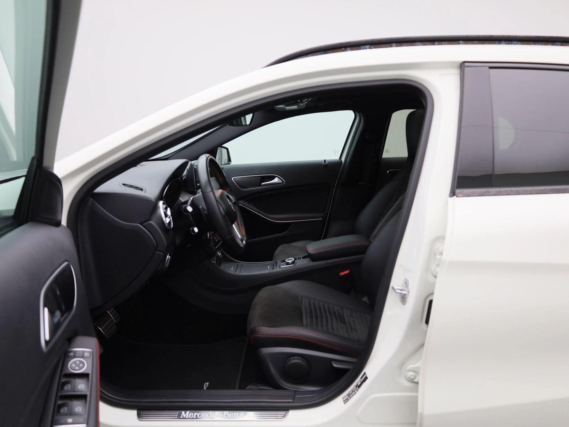 Mercedes-Benz-GLA-image-8