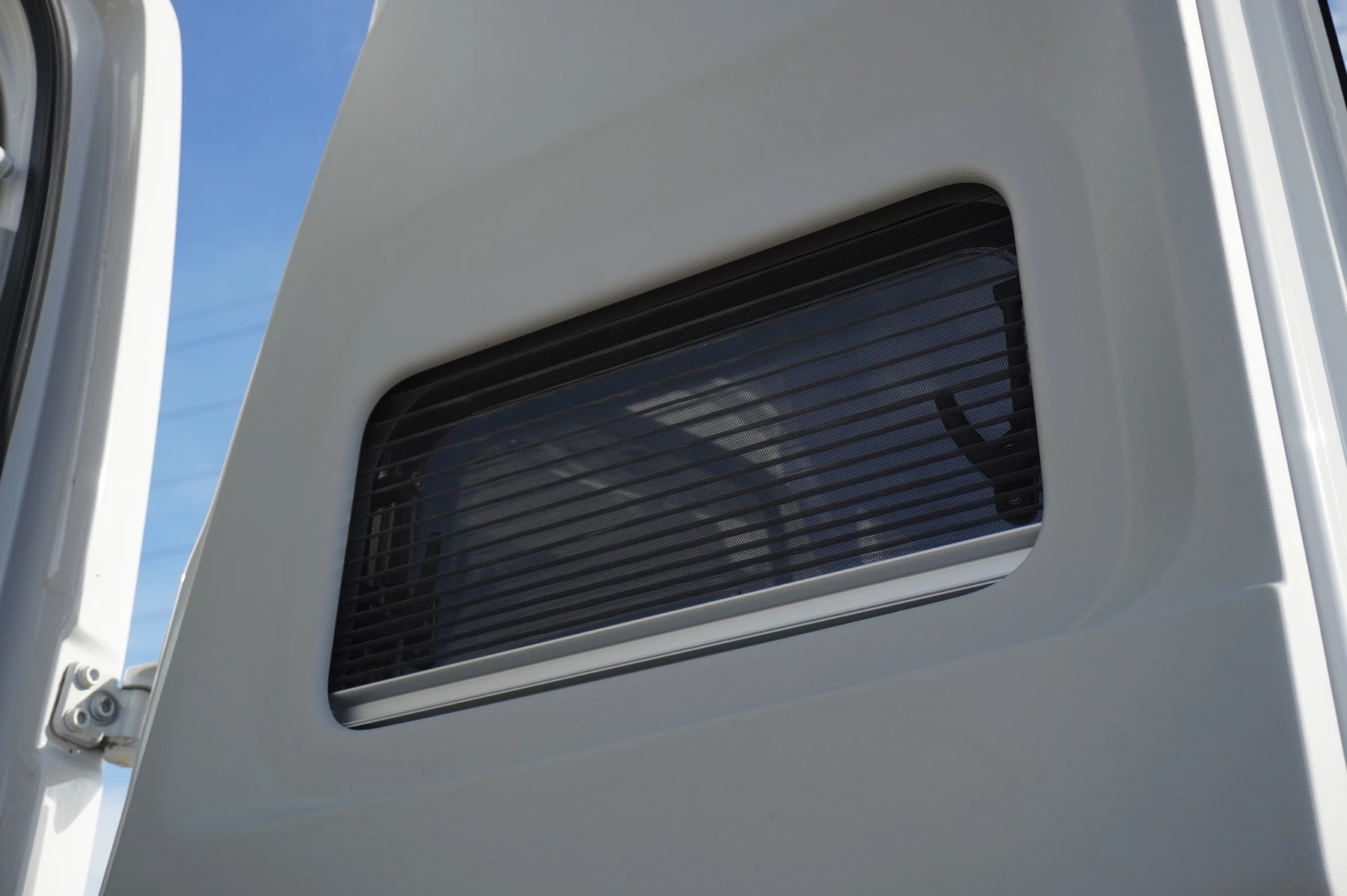 Volkswagen-California-image-34