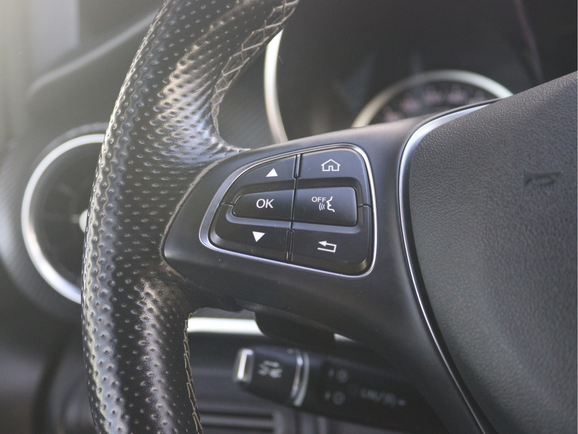 Mercedes-Benz-V-Klasse-image-7