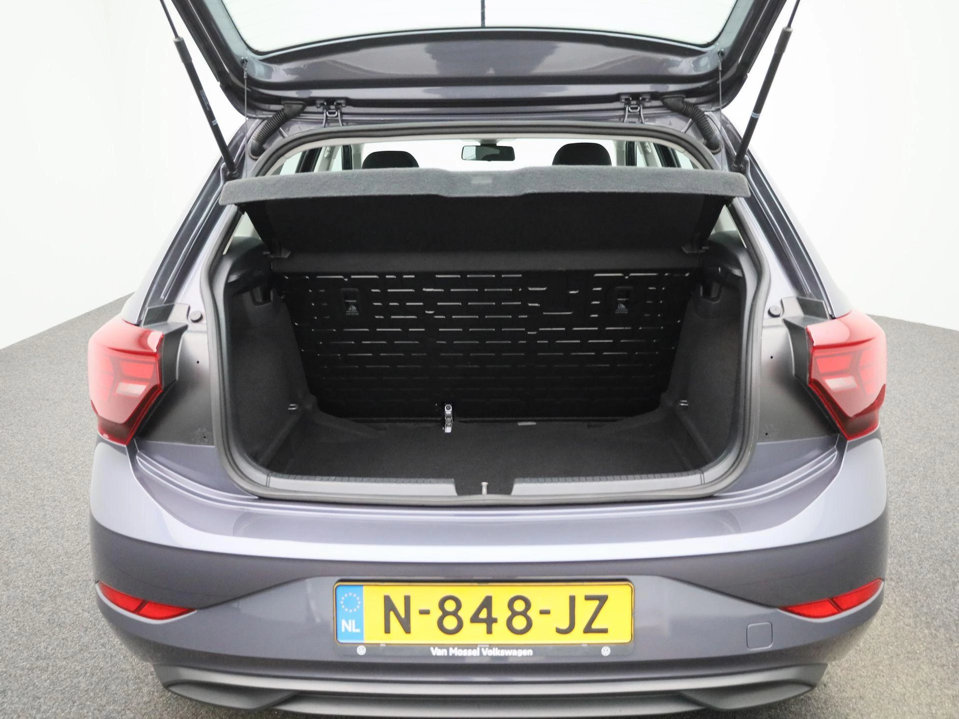 Volkswagen-Polo-image-10