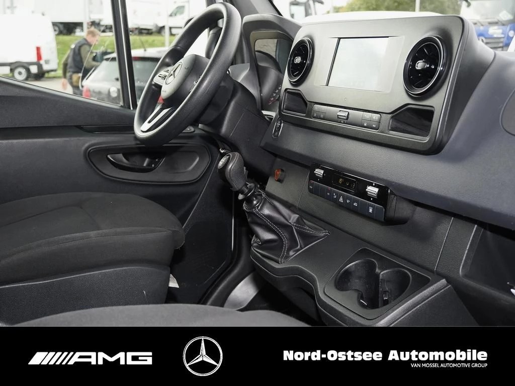 Mercedes-Benz-Sprinter-image-7