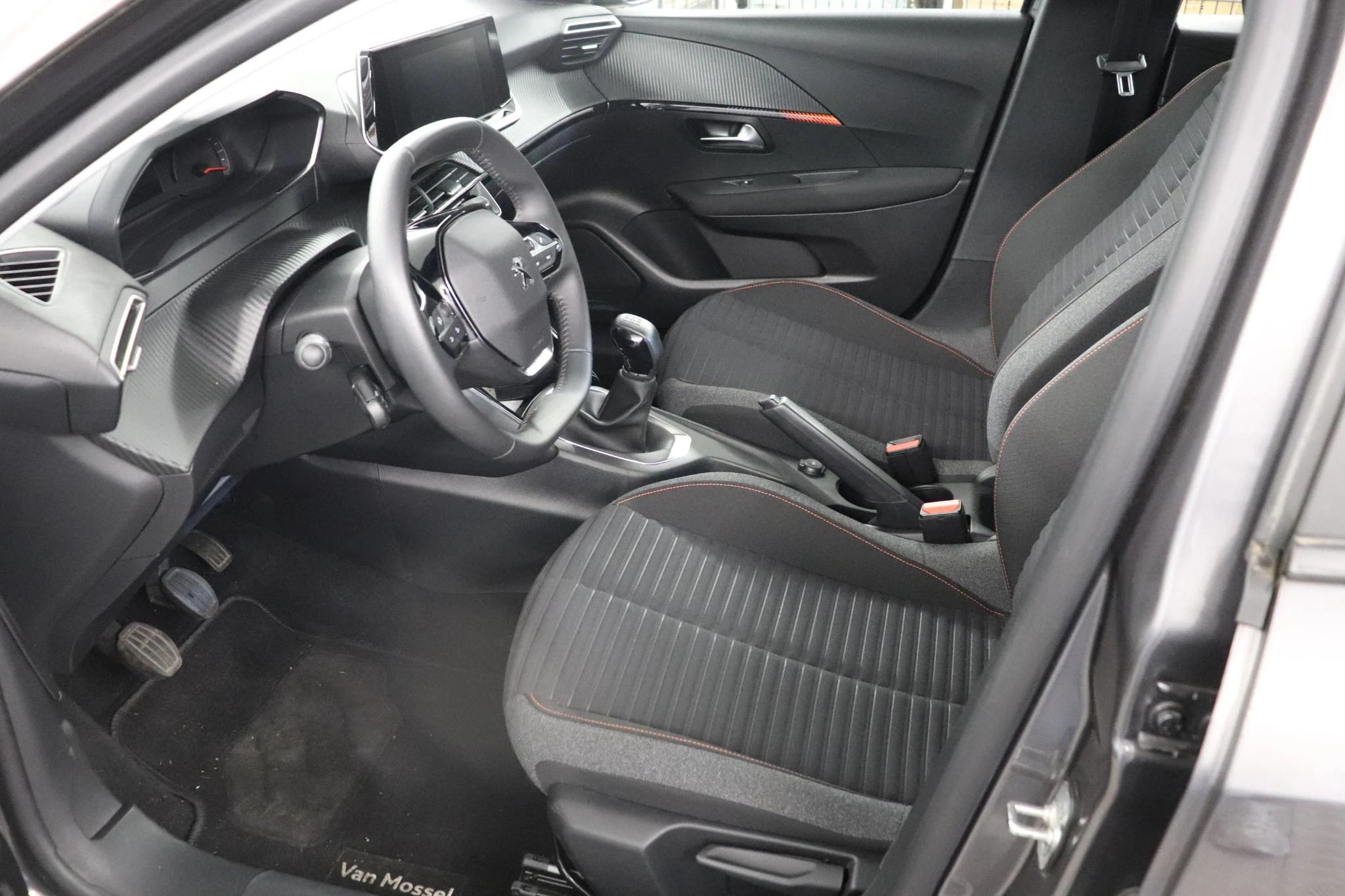 Peugeot-208-image-16