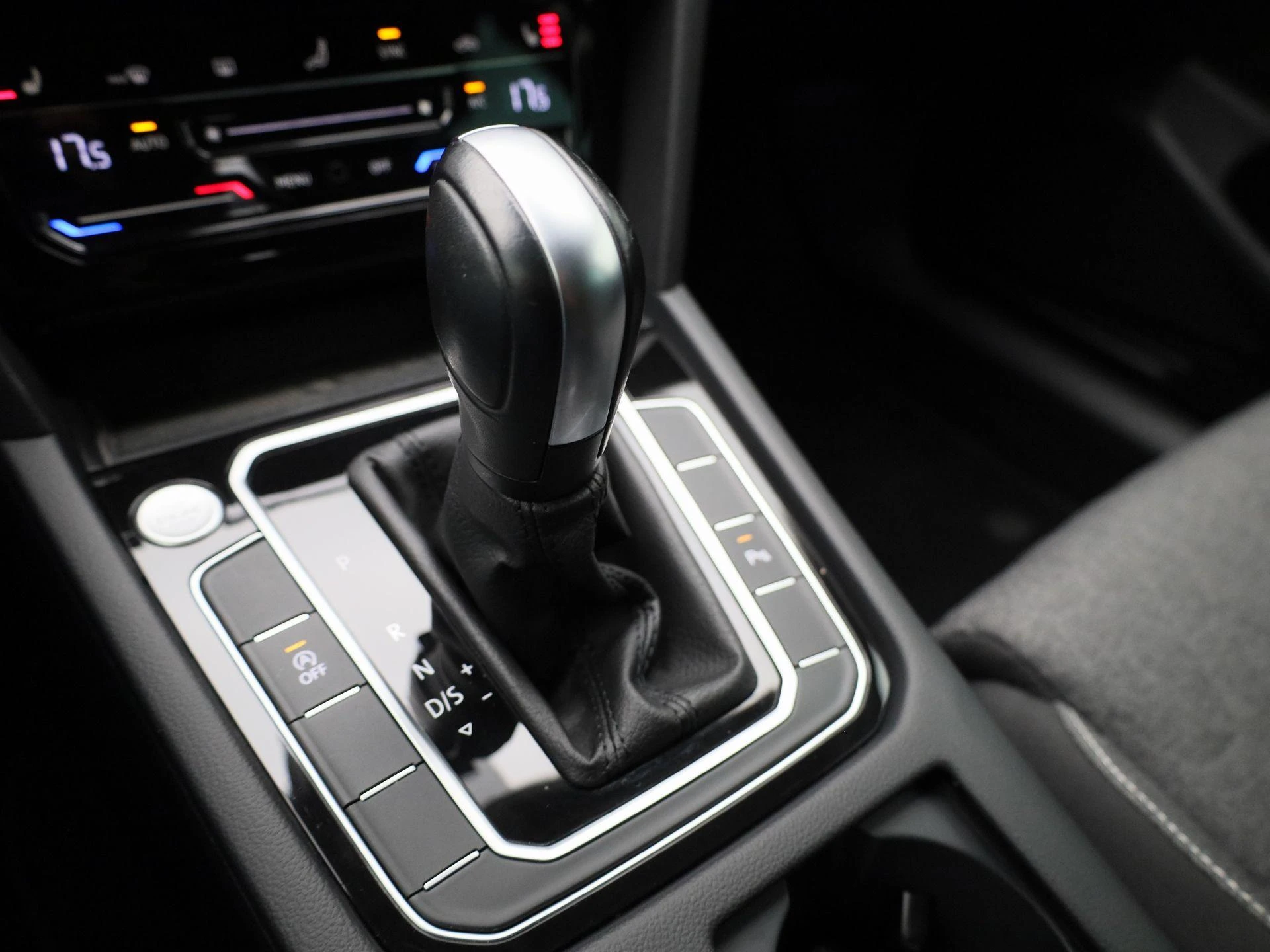 Volkswagen-Passat-image-27