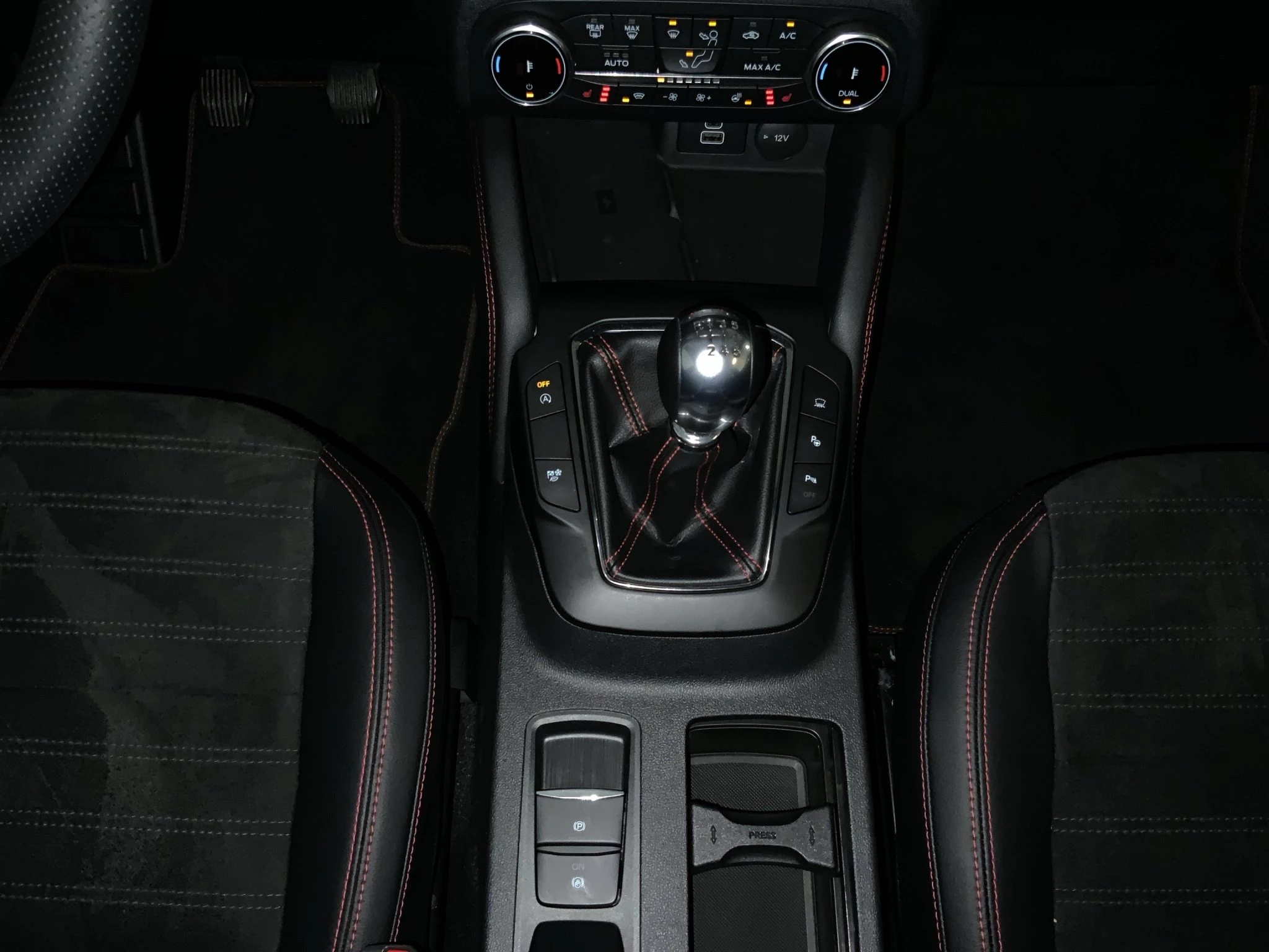 Ford Kuga ST-Line X*PANO*AHK*KAM*ACC*NAVI*SOUND-SYS.