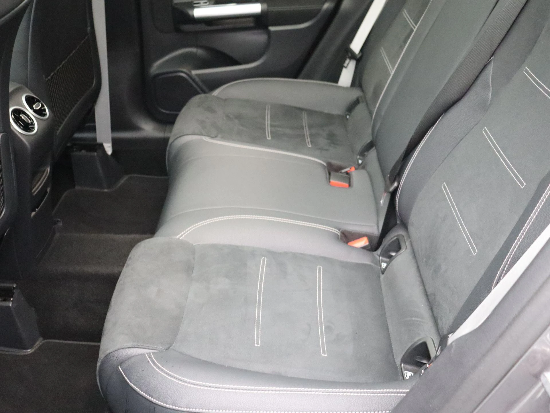 Mercedes-Benz GLA 250 e AMG Line + PREMIUM PLUS PACK + TREKHAAK + PANO + CARPLAY +