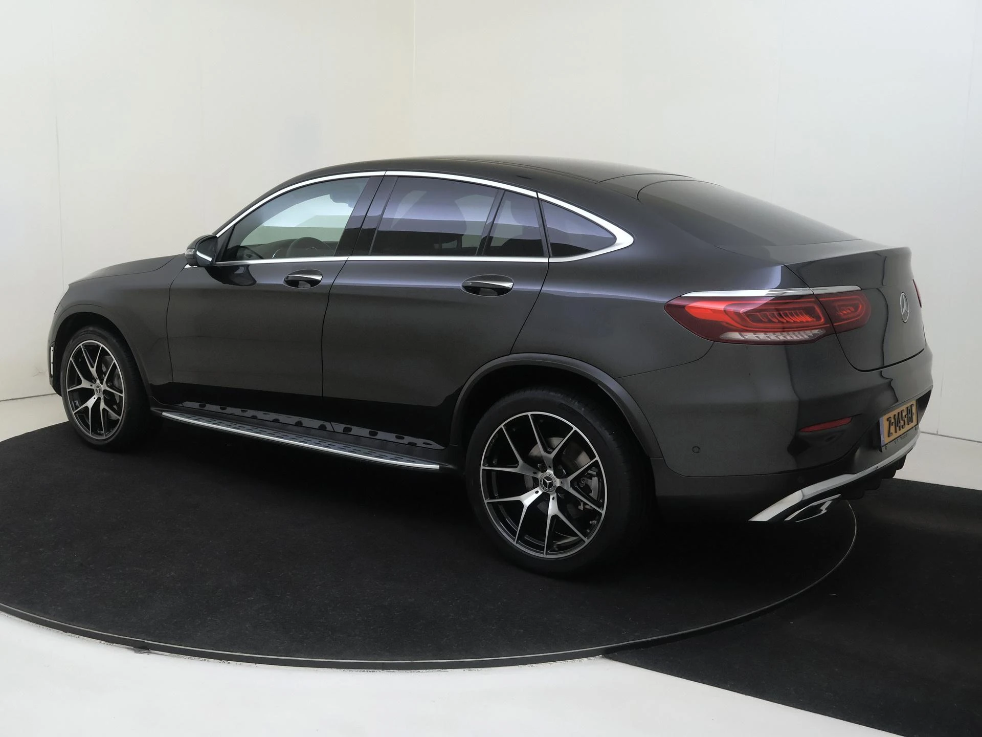 Mercedes-Benz-GLC-image-2