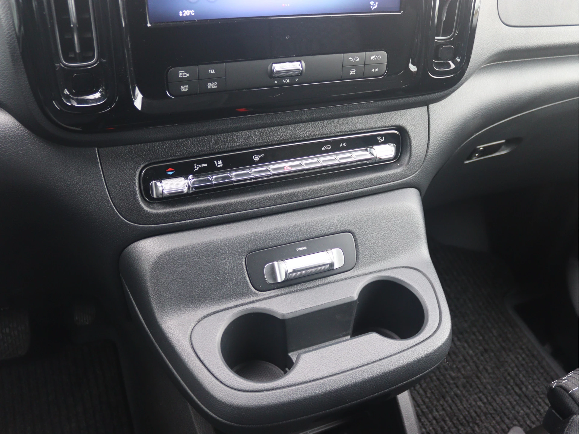 Mercedes-Benz-Vito-image-11