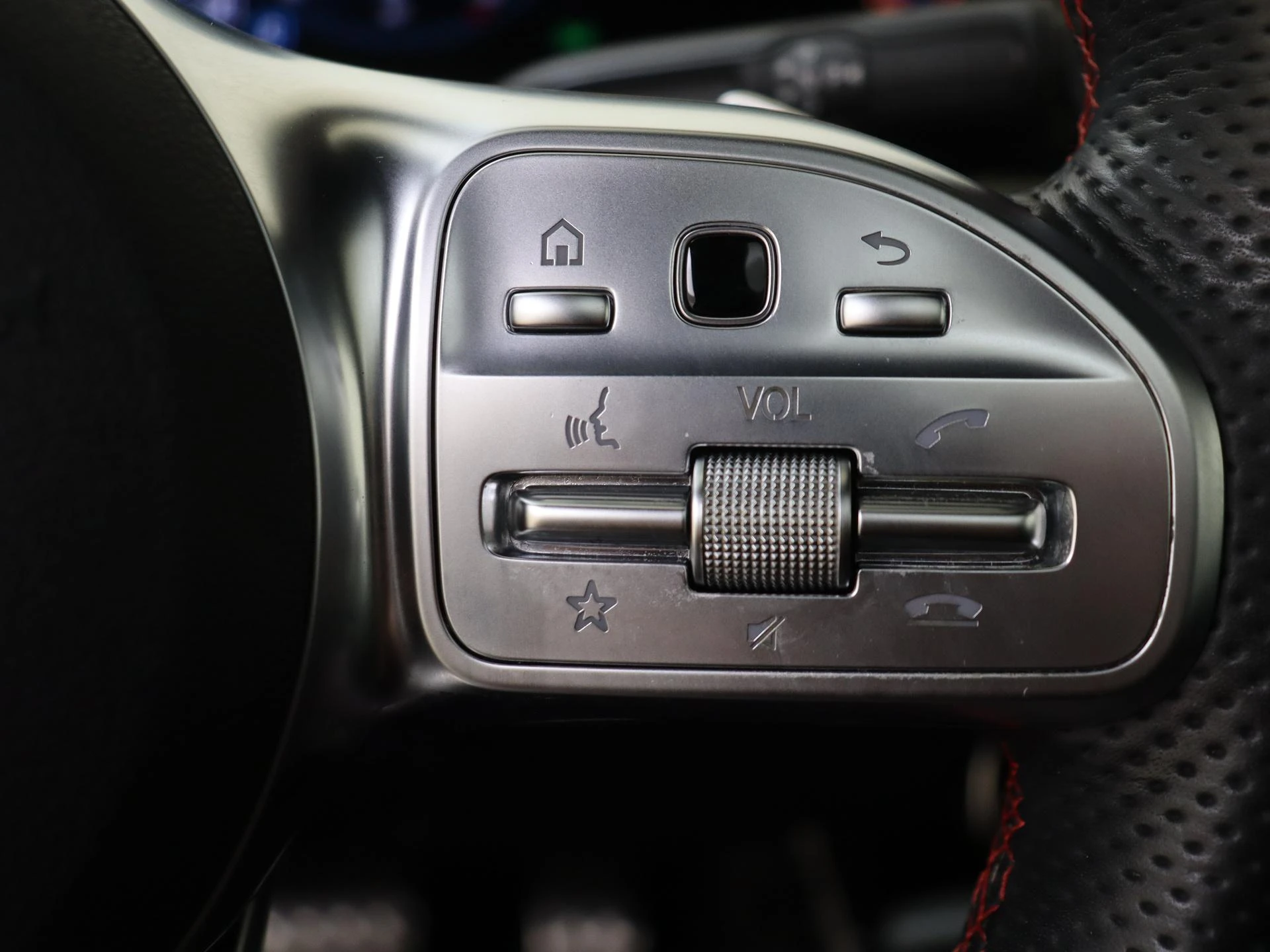Mercedes-Benz-CLA-image-12