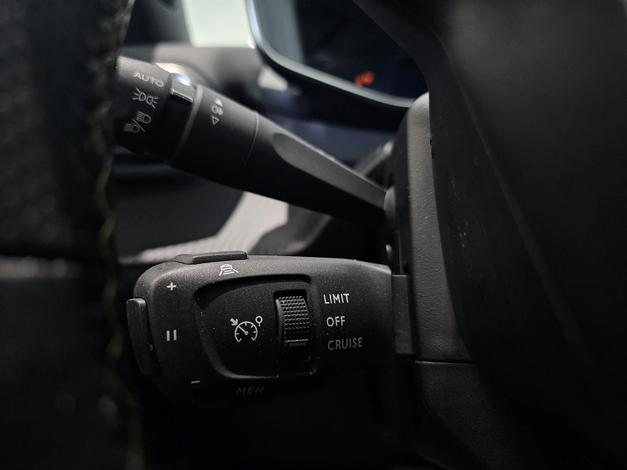 Peugeot-e-2008-image-21