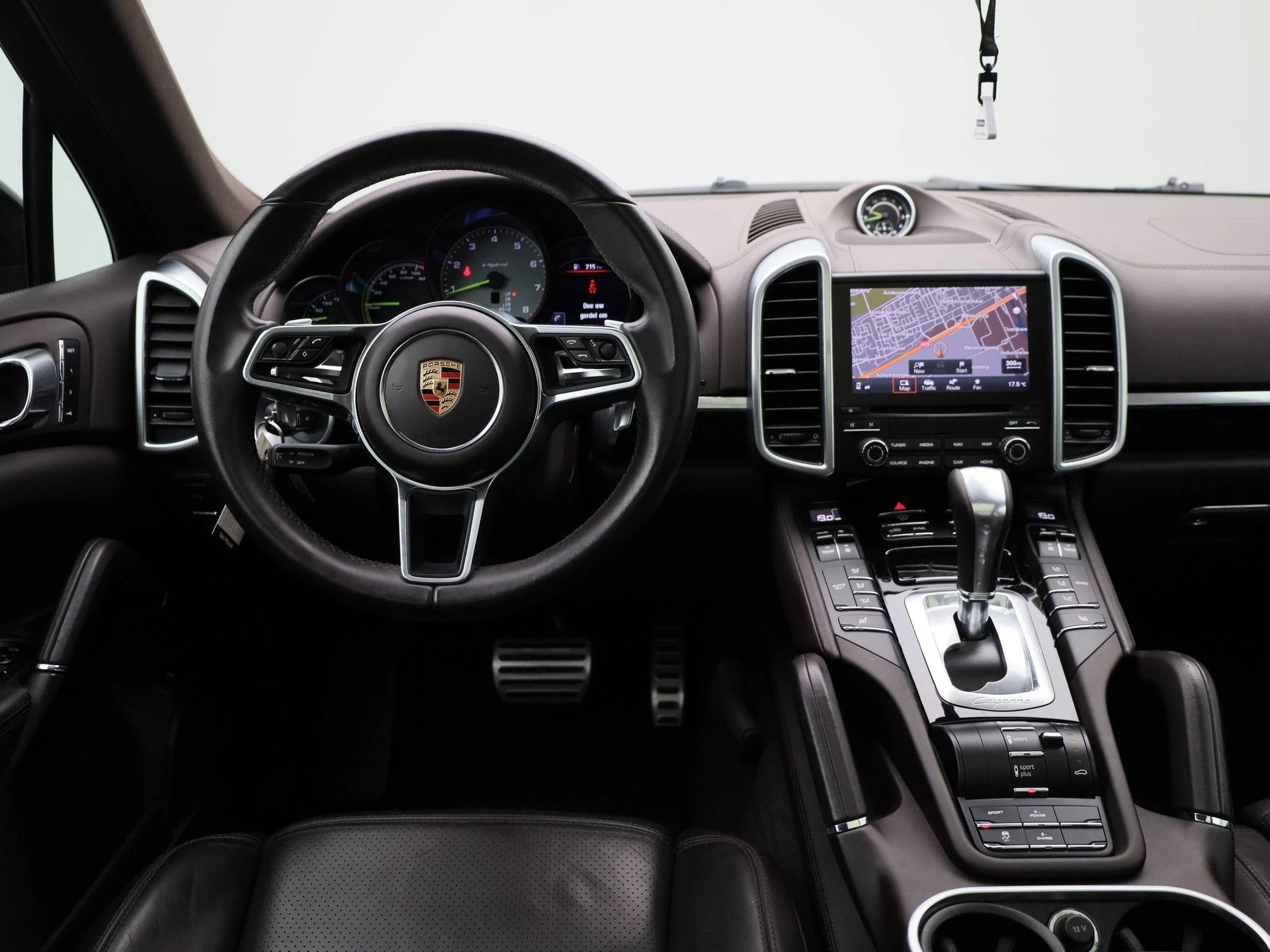 Porsche-Cayenne-image-6