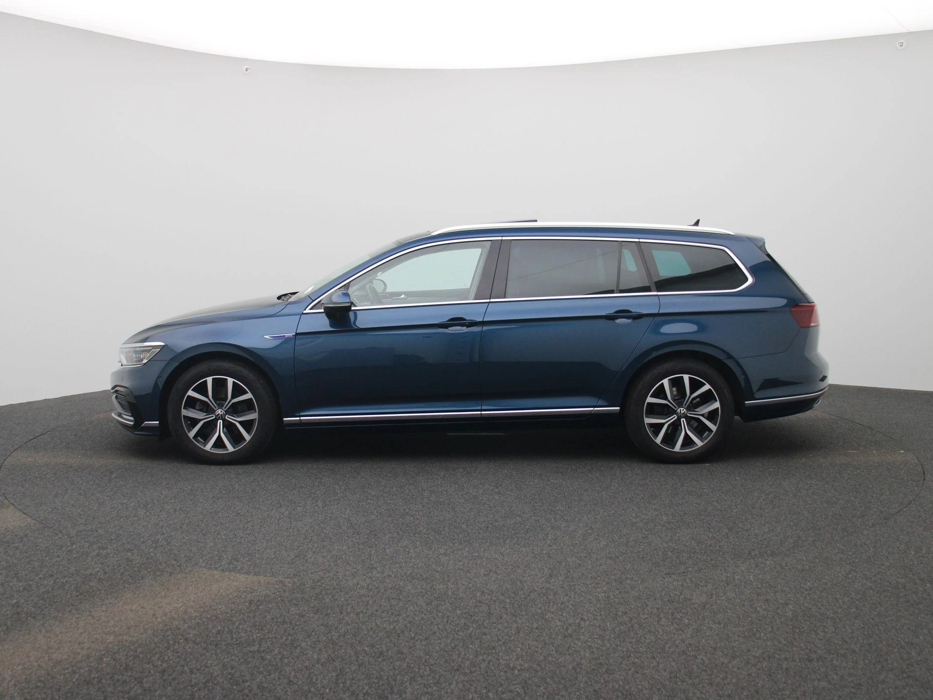 Volkswagen-Passat-image-3