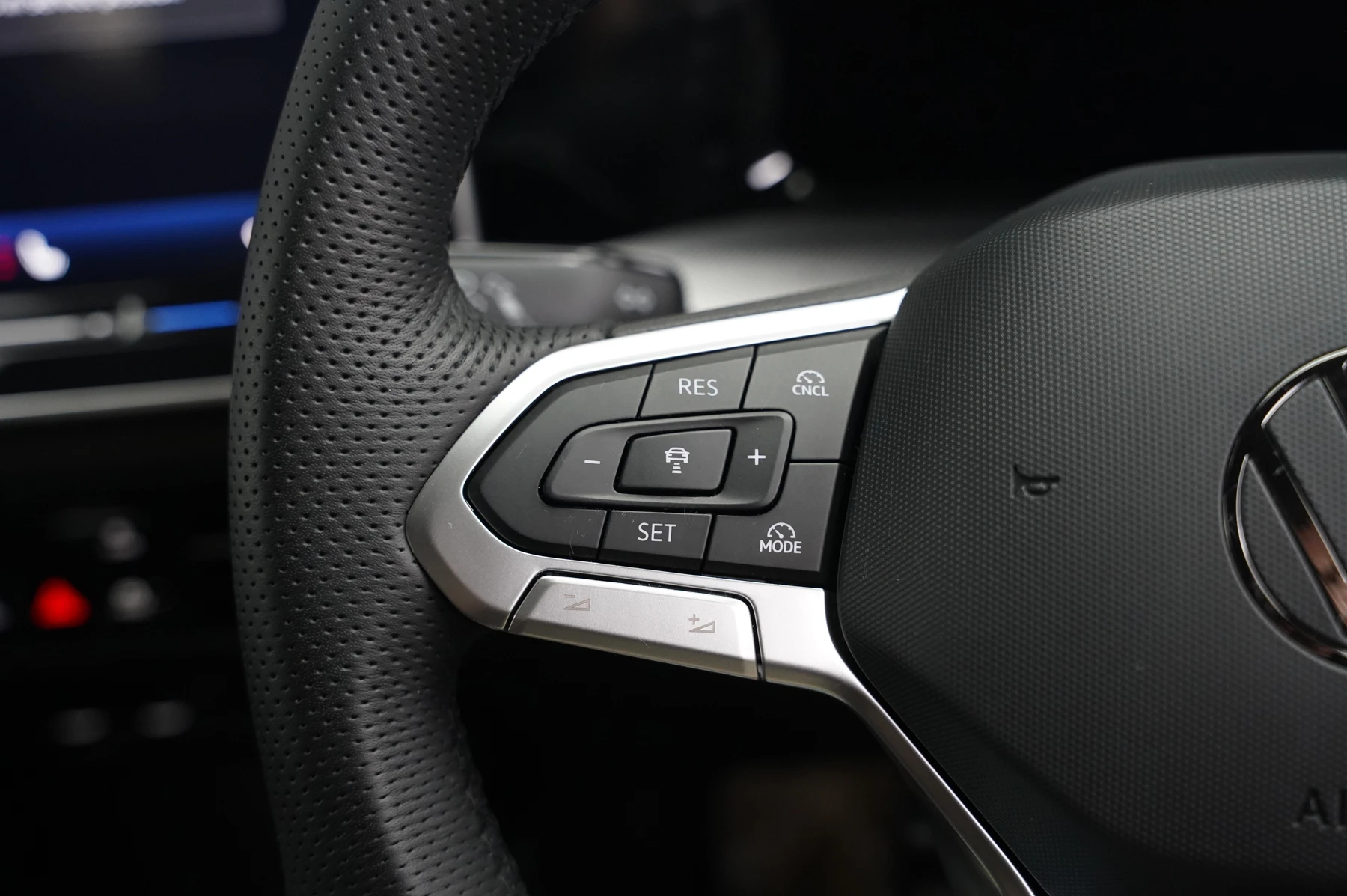 Volkswagen-Golf-image-17