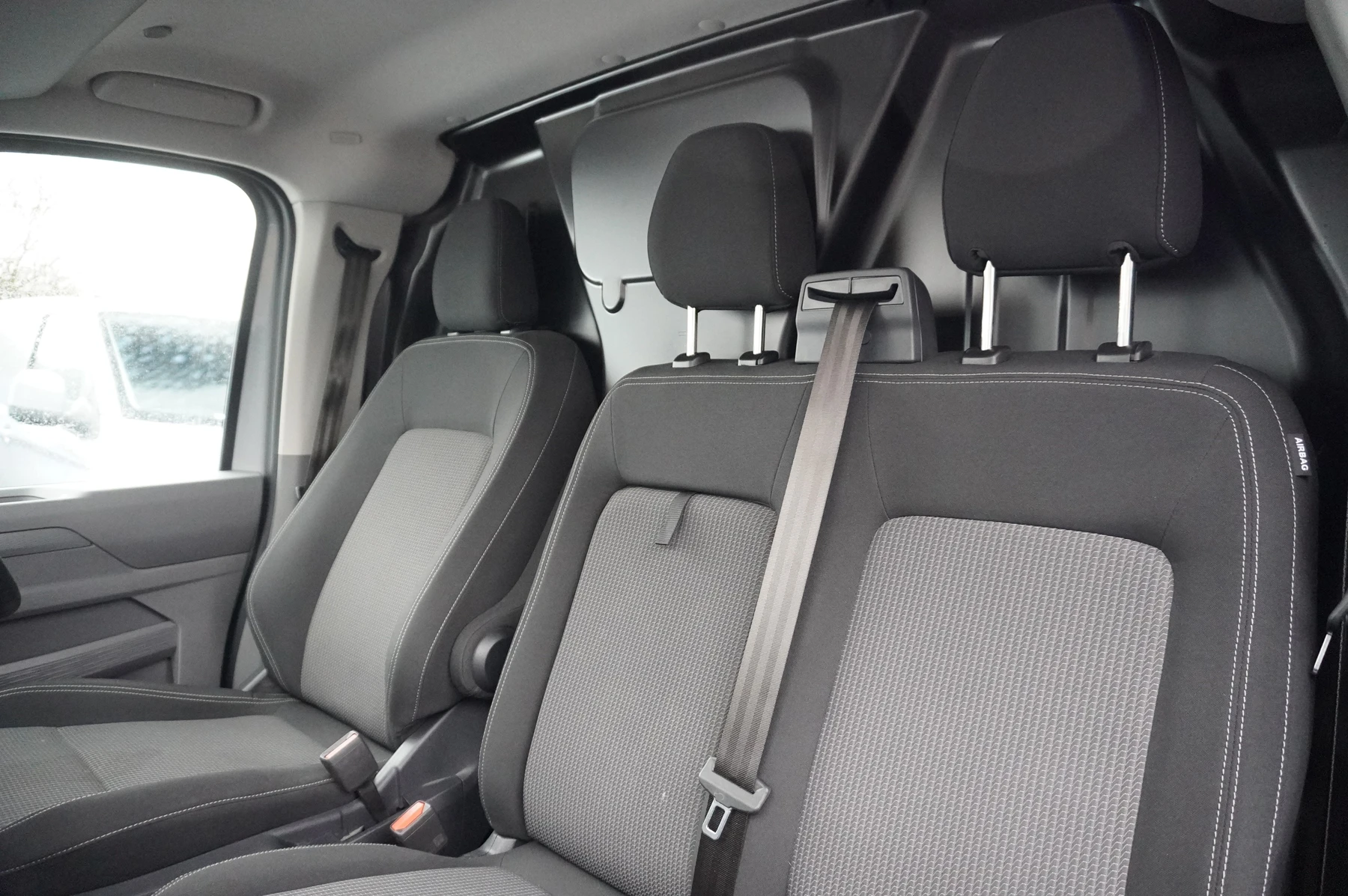 Volkswagen-Transporter-image-9