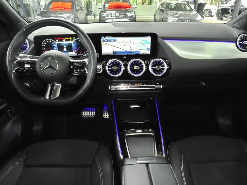 Mercedes-Benz-GLA 200 d-image-12