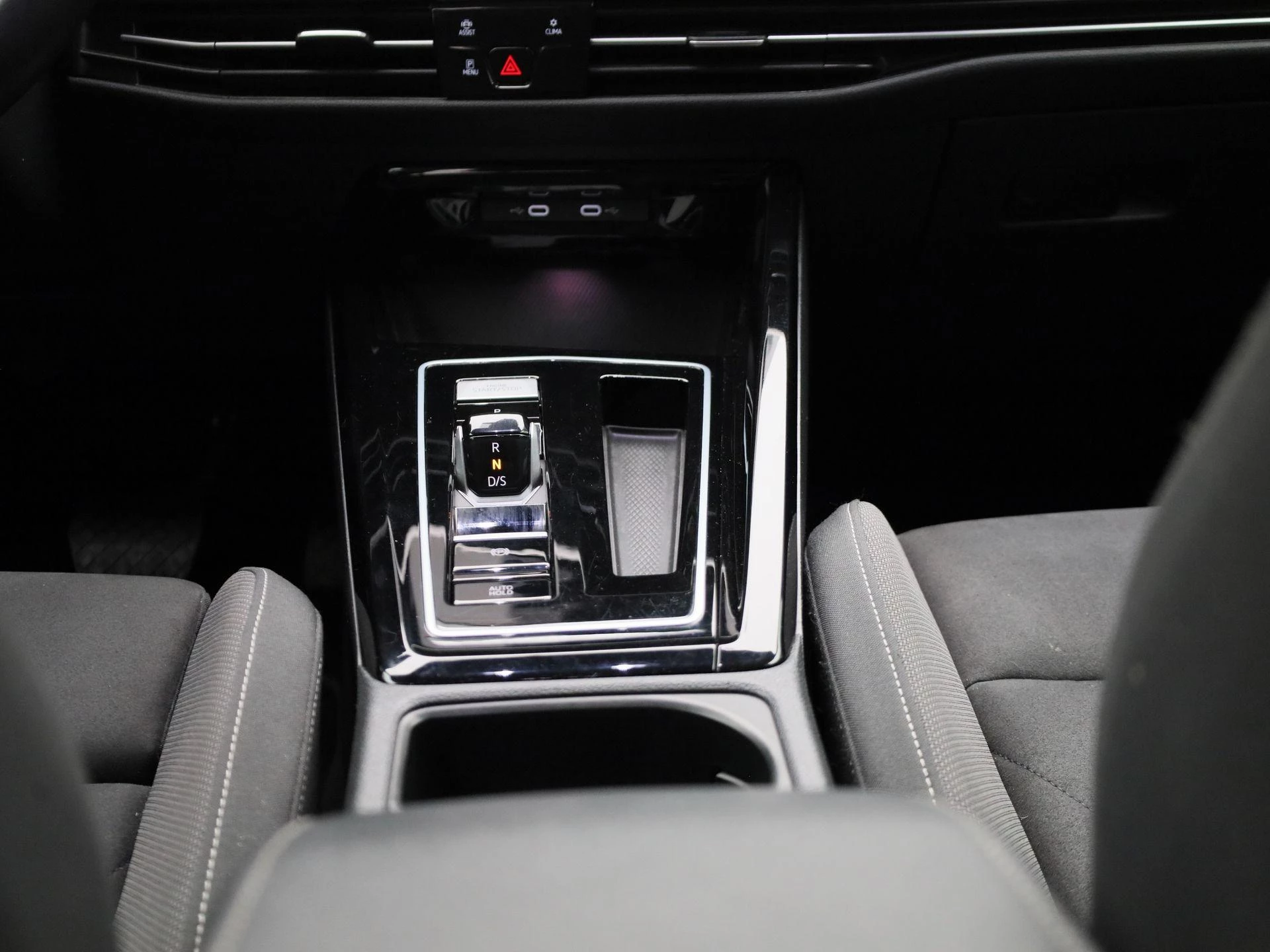 Volkswagen-Golf-image-10