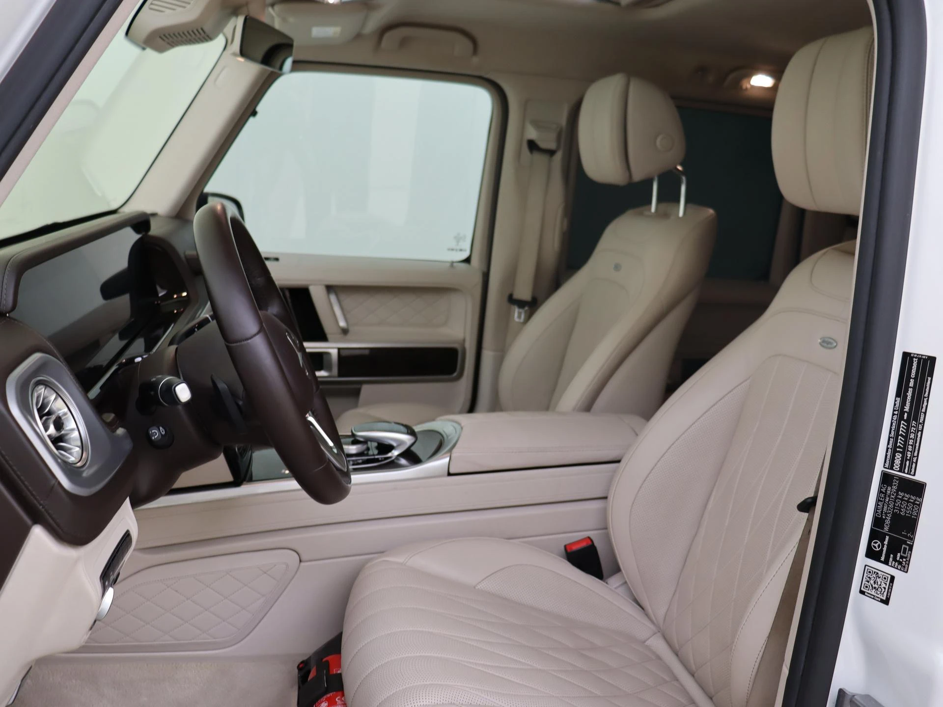 Mercedes-Benz-G-Klasse-image-14